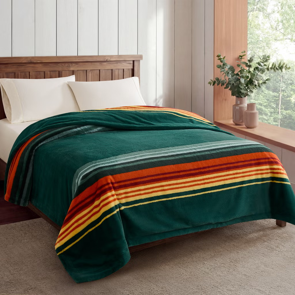 Pendleton Faux Fur Luxe Blanket (Size Queen)