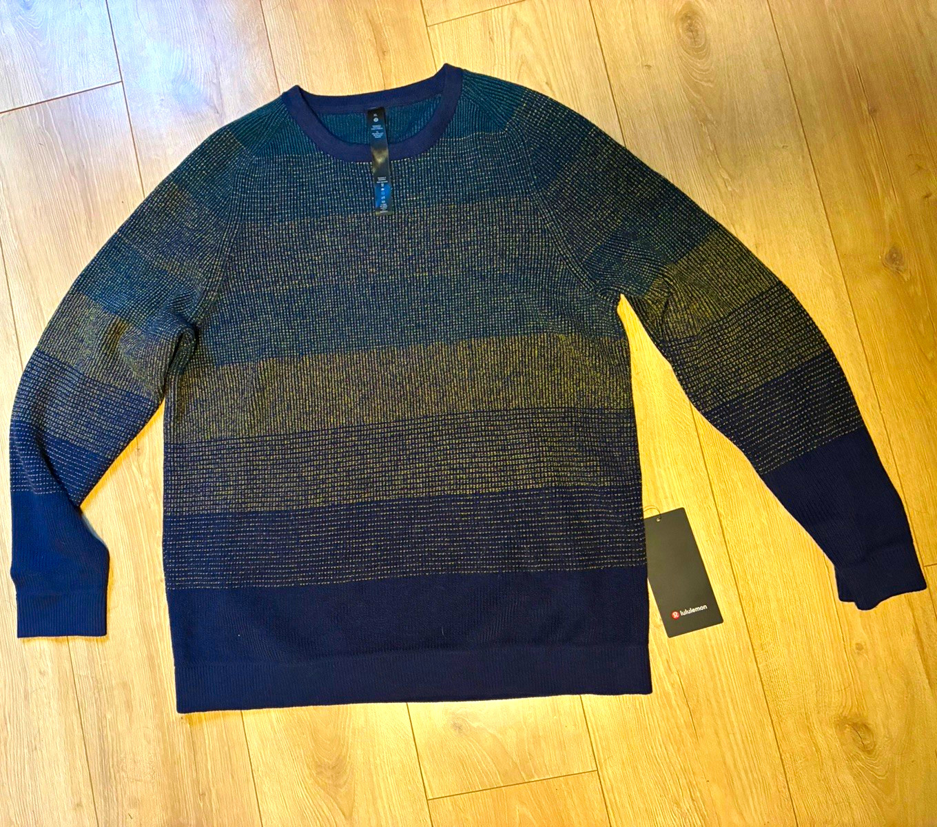 Lululemon Men\'s Textured Knit Merino Crewneck Colorblock Sweater XL Lululemon Men\'s Textured Knit Merino Crewneck Colorblock Sweater XL