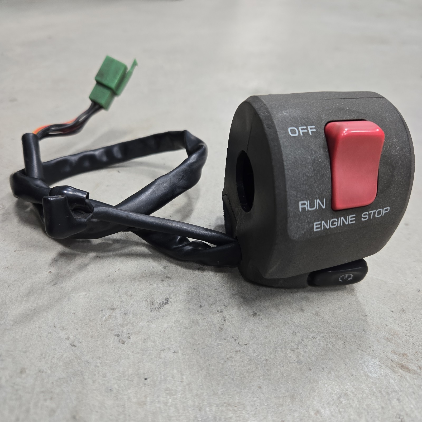 93-98 Kawasaki Ninja 500 ZX6 ZX600 ZX1100 OEM Right Handlebar Switch 46091-1663 93-98 Kawasaki Ninja 500 ZX6 ZX600 ZX1100 OEM Right Handlebar Switch 46091-1663