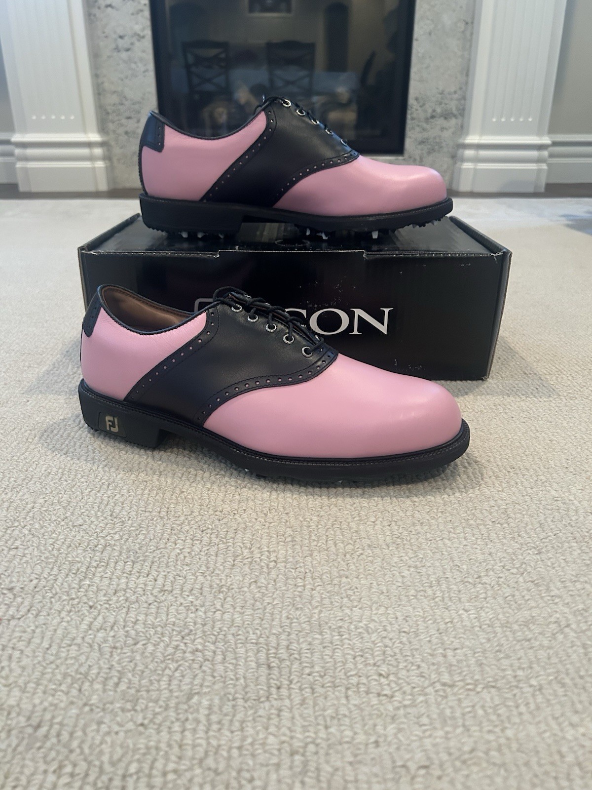 Brand New Footjoy Icon Traditional Men’s Golf Shoe Size 8 XW Pink+ Black Saddle Brand New Footjoy Icon Traditional Men’s Golf Shoe Size 8 XW Pink+ Black Saddle
