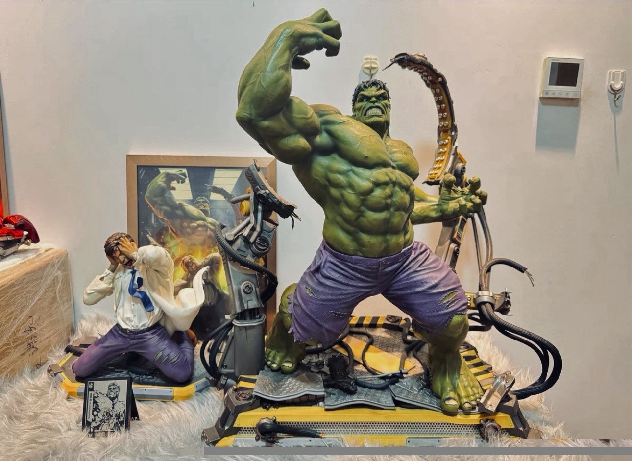 Authentic XM Studio Hulk Transformation 1/4 Scale Statue. Authentic XM Studio Hulk Transformation 1/4 Scale Statue.