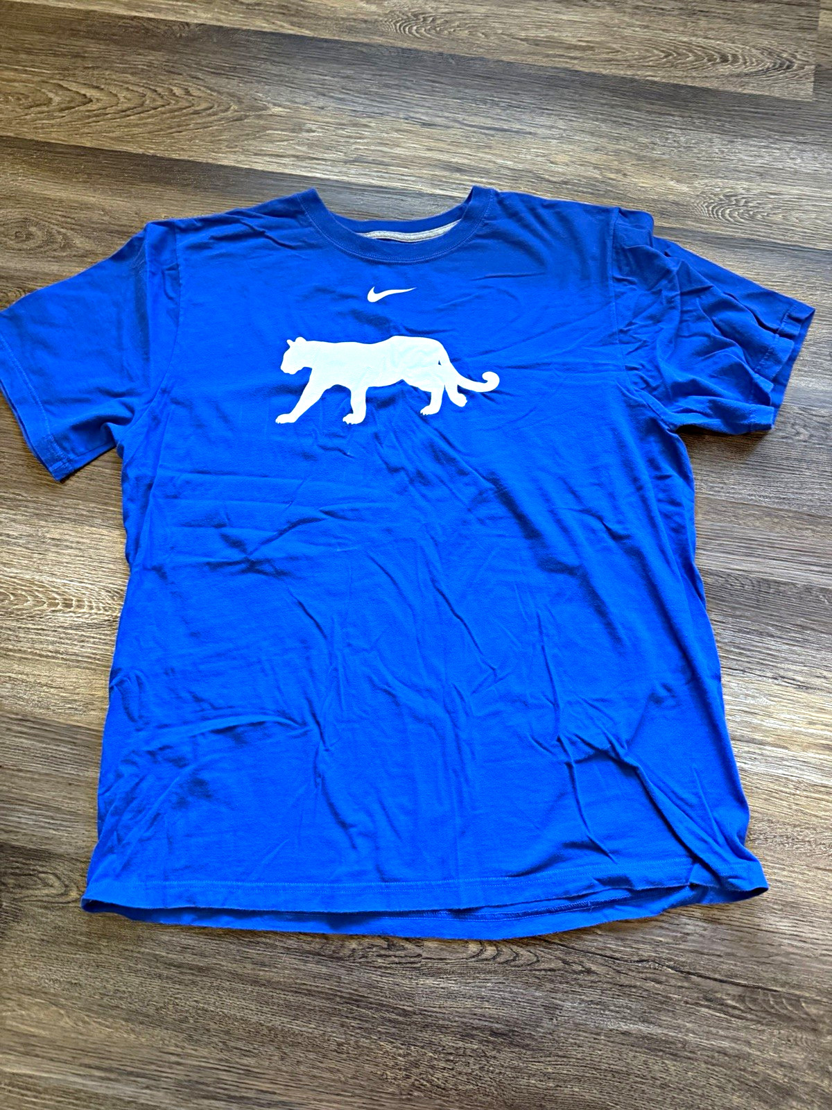 Rare Nike The Nike Tee Kentucky Wildcats UK T-Shirt XL Blue White Rare Nike The Nike Tee Kentucky Wildcats UK T-Shirt XL Blue White