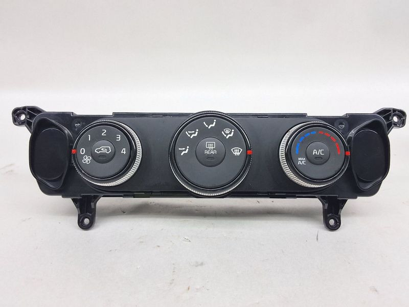 2017 - 2019 Kia Soul AC Heater Climate Temperature Control Automatic OEM Used..