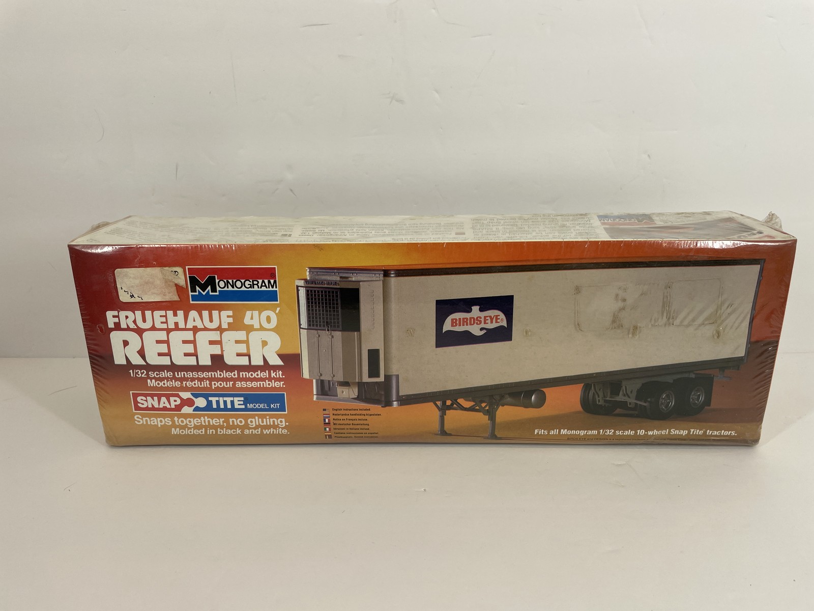 Vintage Monogram Snap Tite 1/32 Scale Fruehauf 40\' Reefer Model Kit #1206 Birds Vintage Monogram Snap Tite 1/32 Scale Fruehauf 40\' Reefer Model Kit #1206 Birds