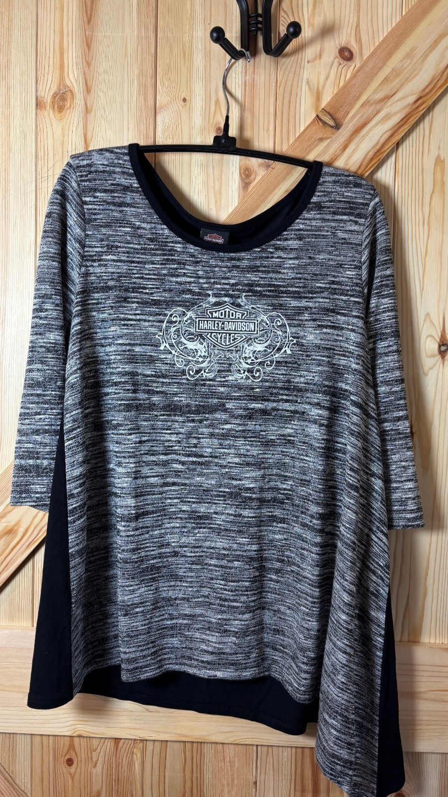 Harley-Davidson Women\'s Gray and Black 3/4 Sleeve Tunic Top with Logo Harley-Davidson Women\'s Gray and Black 3/4 Sleeve Tunic Top with Logo