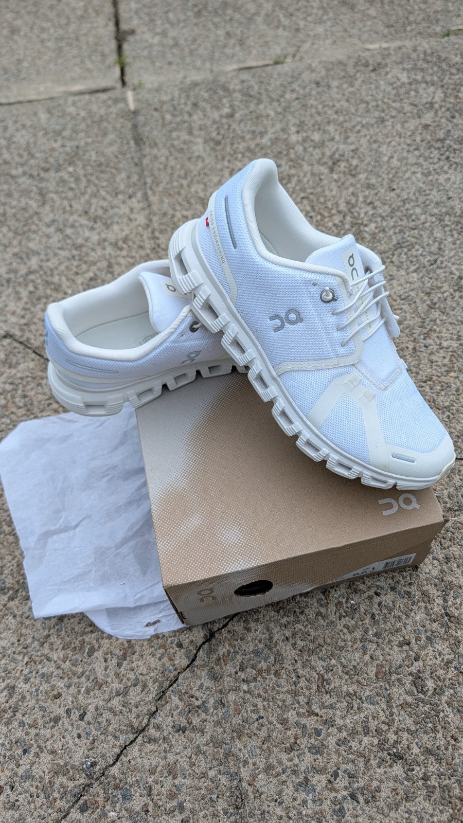 ON Running Women\'s Cloud 6 White/White Size 9.5 Medium US