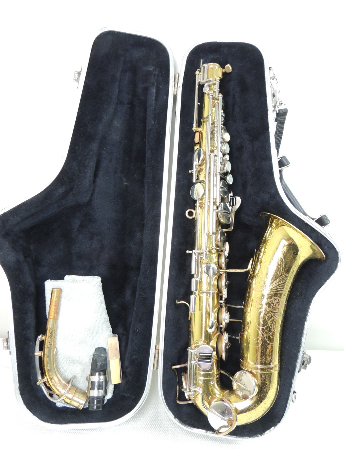 1965 Eb ALTO🎷BUESCHER SILVERTONE SAXOPHONE  USA w/ EXTRAS SKB case