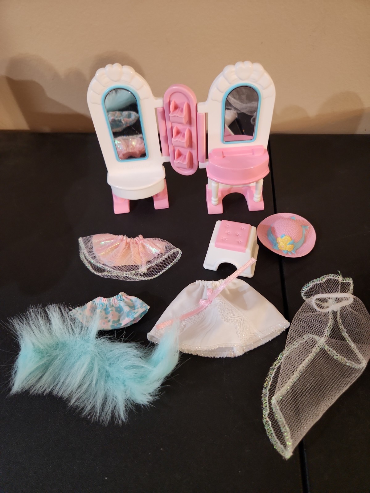 Vtg Fisher-Price Dream Dollhouse Dress-Up Vanity Set Vtg Fisher-Price Dream Dollhouse Dress-Up Vanity Set
