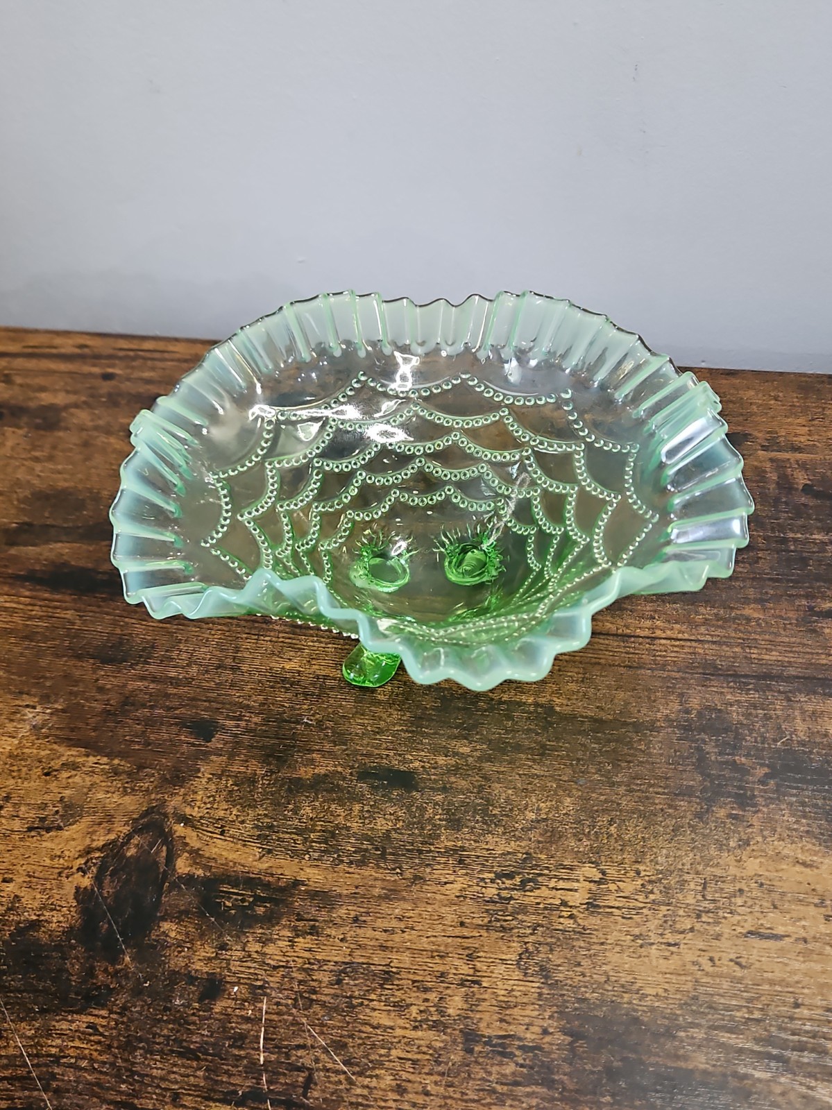 Antique Northwood Green Opalescent Glass Toed Ruffled Bowl Beaded Drapes 9\ Antique Northwood Green Opalescent Glass Toed Ruffled Bowl Beaded Drapes 9\