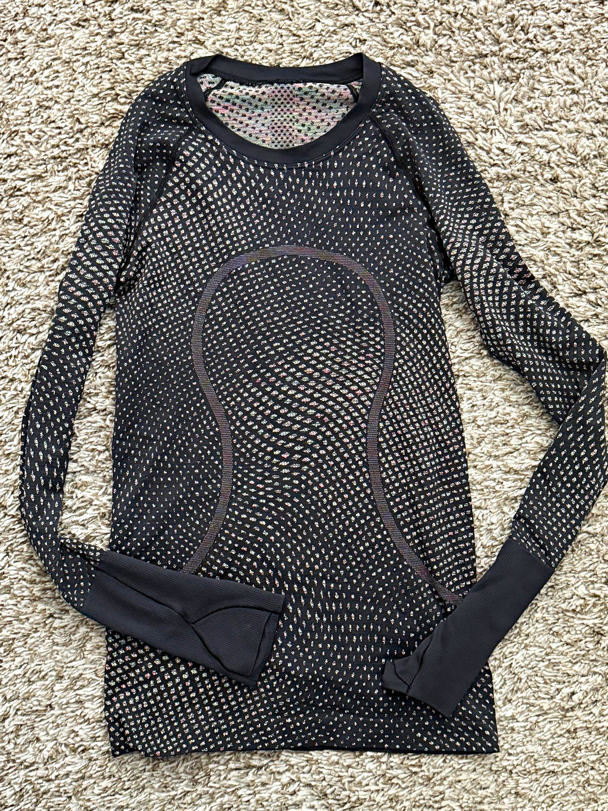 Lululemon Women’s Size 4 Black Geometric Crew Neck Stretch Yoga Pullover