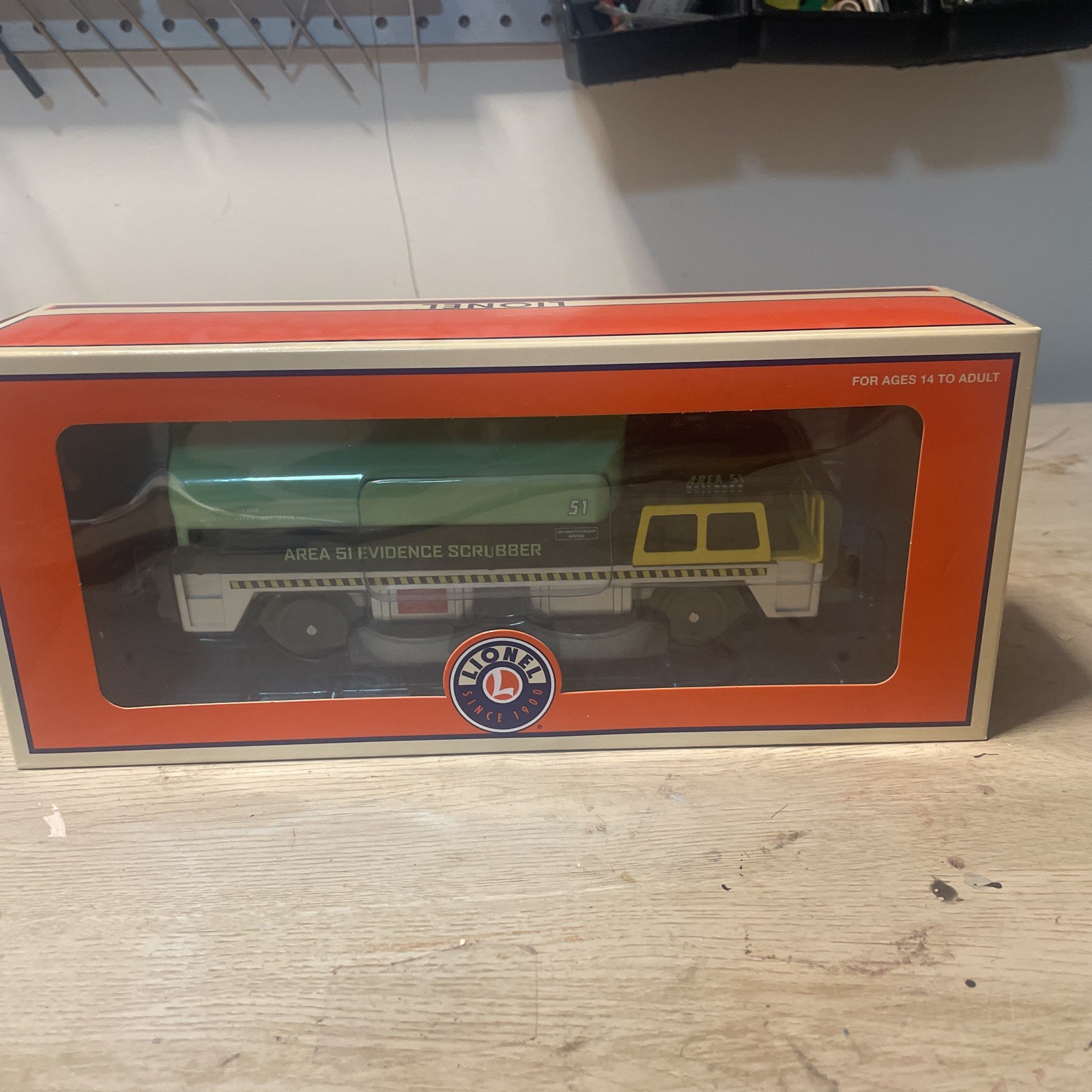 Lionel Area 51 Railroad Cleaning Car- Used Once- O Guage