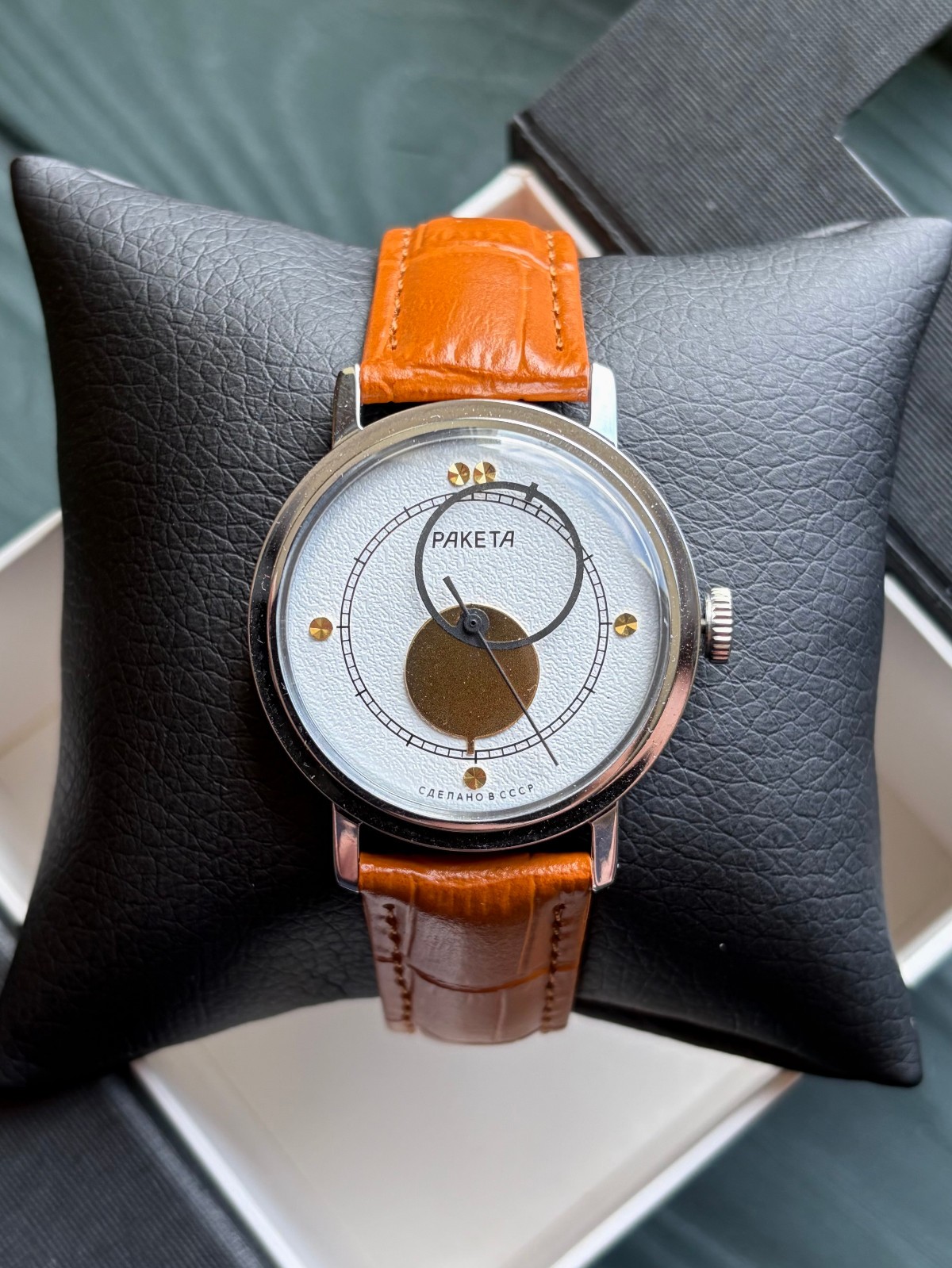 NOS - VINTAGE RARE RAKETA COPERNICUS (Kopernik) 1980s USSR Quartz Rare Watch. NOS - VINTAGE RARE RAKETA COPERNICUS (Kopernik) 1980s USSR Quartz Rare Watch.