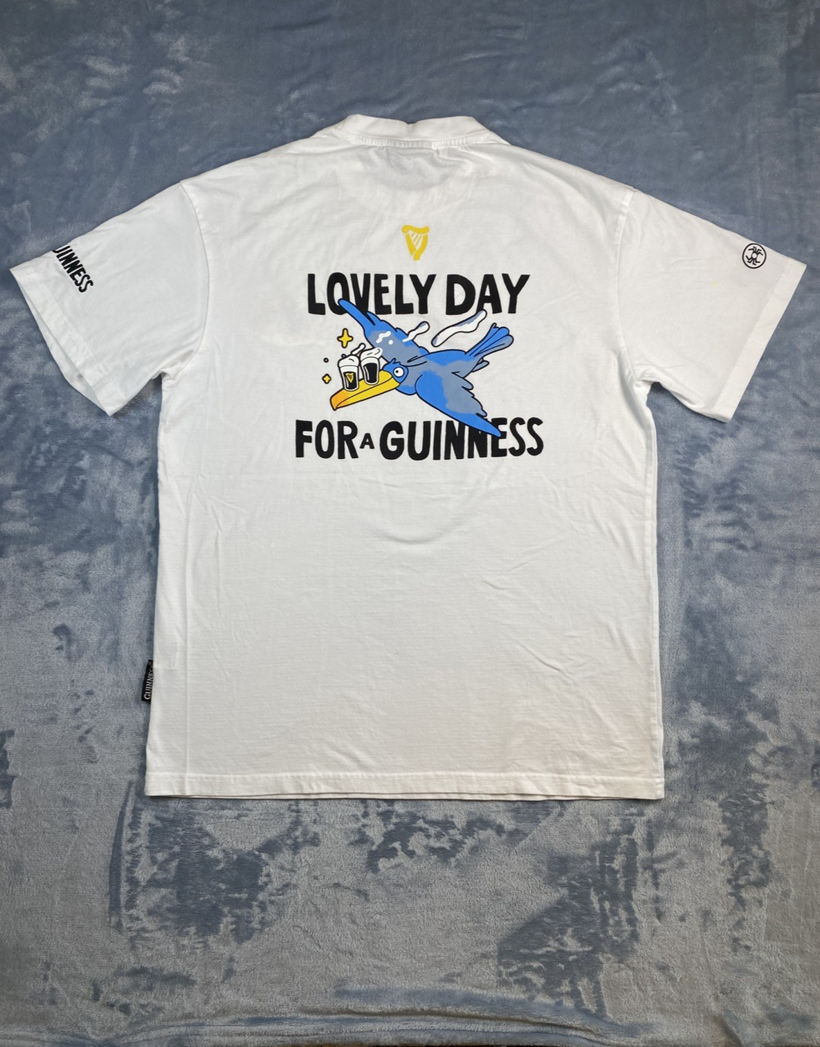 Guinness Lovely Day for A Guinness Flying Toucan Graphic T-Shirt Mens Medium