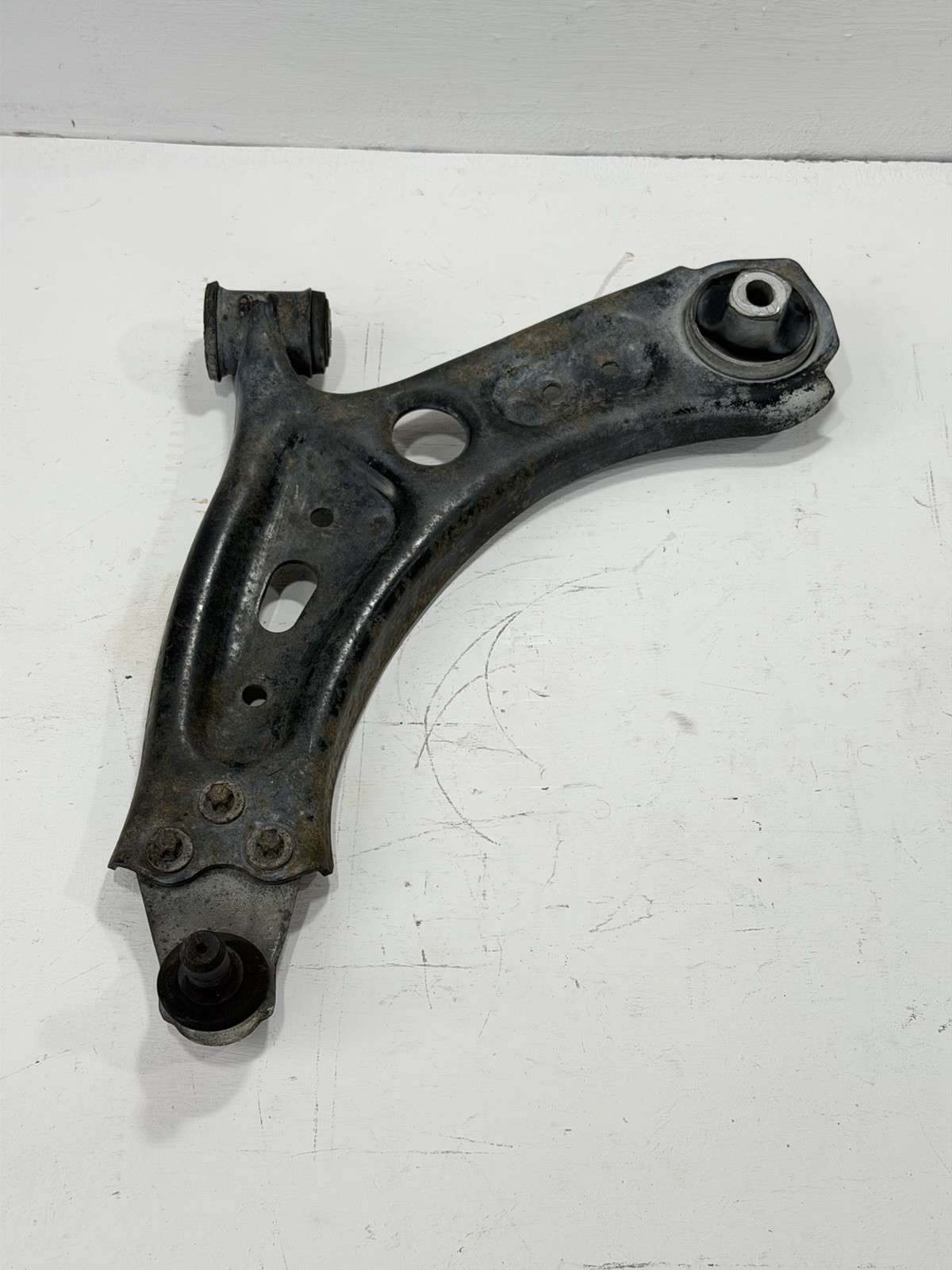 2015 - 2022 JEEP RENEGADE FRONT LEFT SIDE LOWER CONTROL ARM OEM 68248007AA 2015 - 2022 JEEP RENEGADE FRONT LEFT SIDE LOWER CONTROL ARM OEM 68248007AA