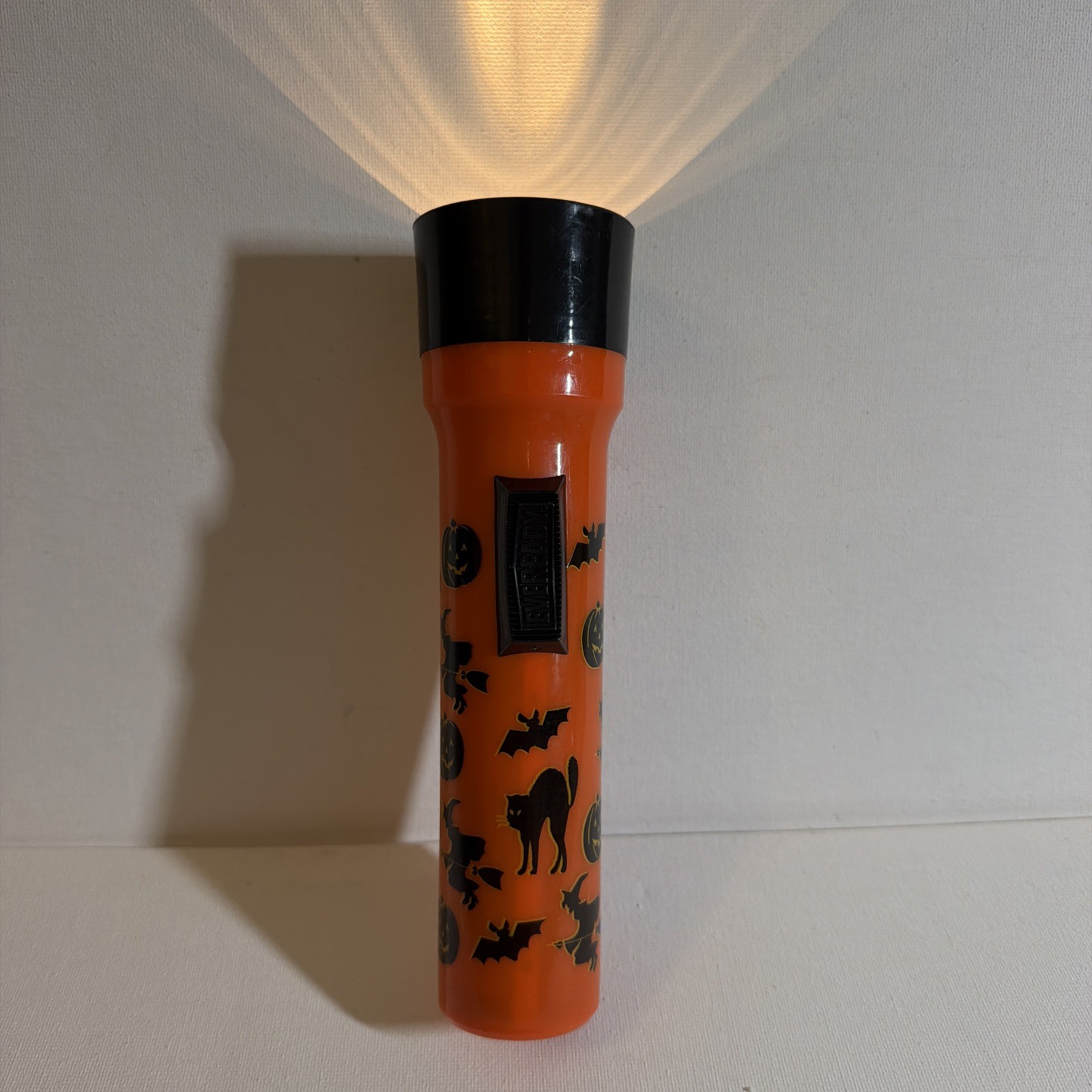 Vintage Reto EVEREADY  7” Halloween Silhouette Graphics Flashlight Works 