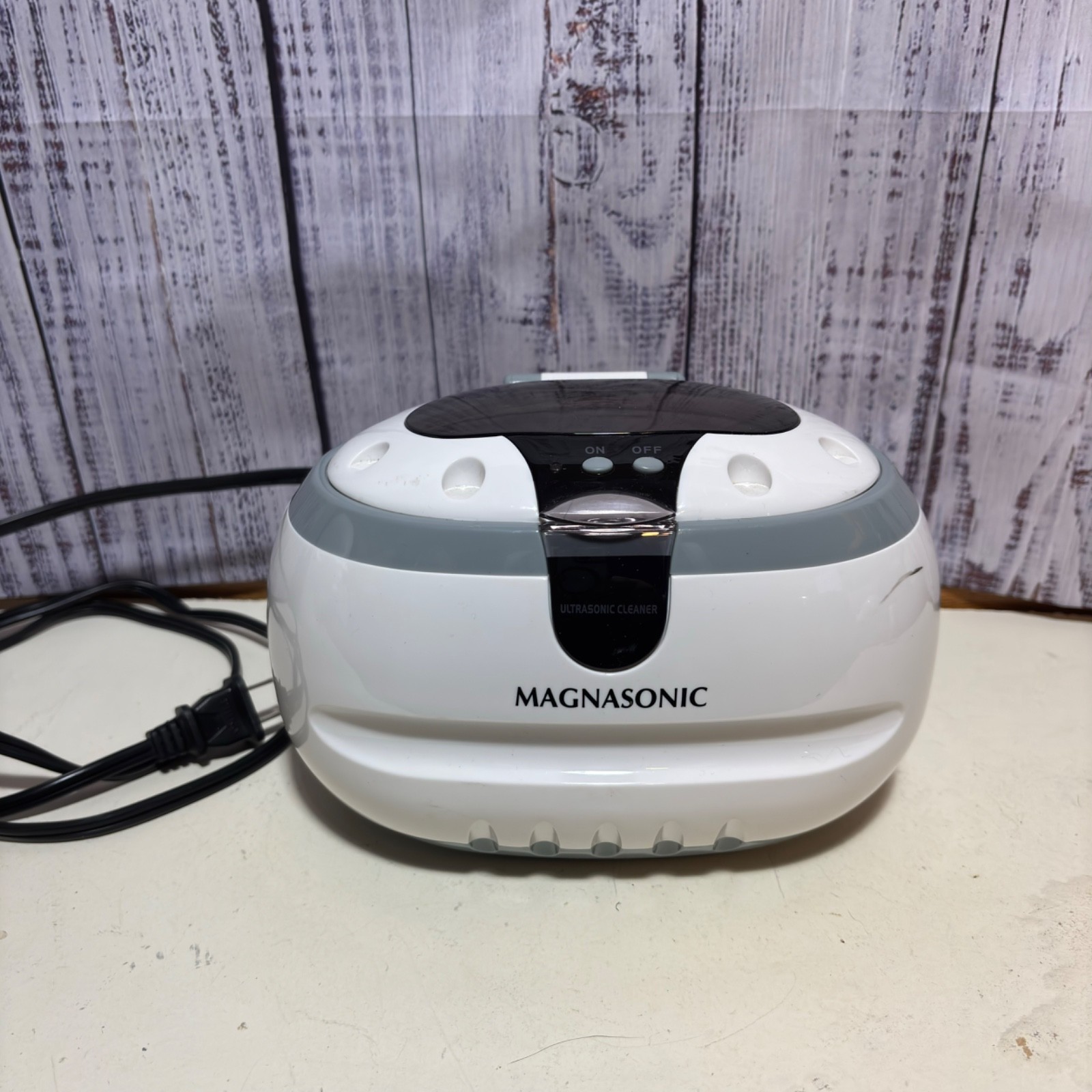 Magnasonic CD-2800 Ultrasonic Jewelry & Eyeglass Cleaner White Gray With Timer Magnasonic CD-2800 Ultrasonic Jewelry & Eyeglass Cleaner White Gray With Timer