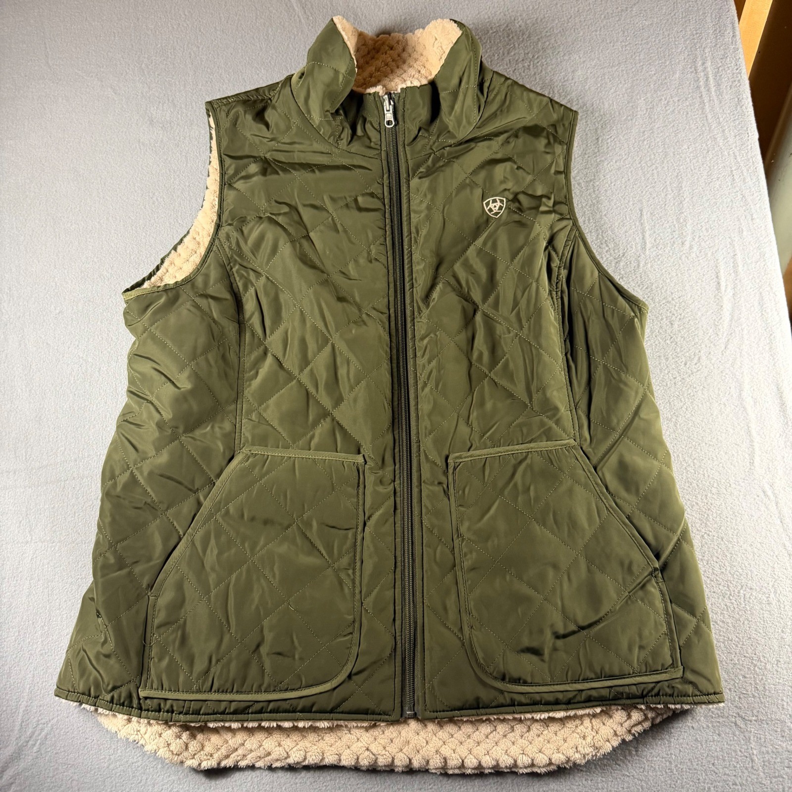 Ariat Womens XL Quilted Sherpa Lined Vest Olive Green Full Zip Equestrian Vest Ariat Womens XL Quilted Sherpa Lined Vest Olive Green Full Zip Equestrian Vest
