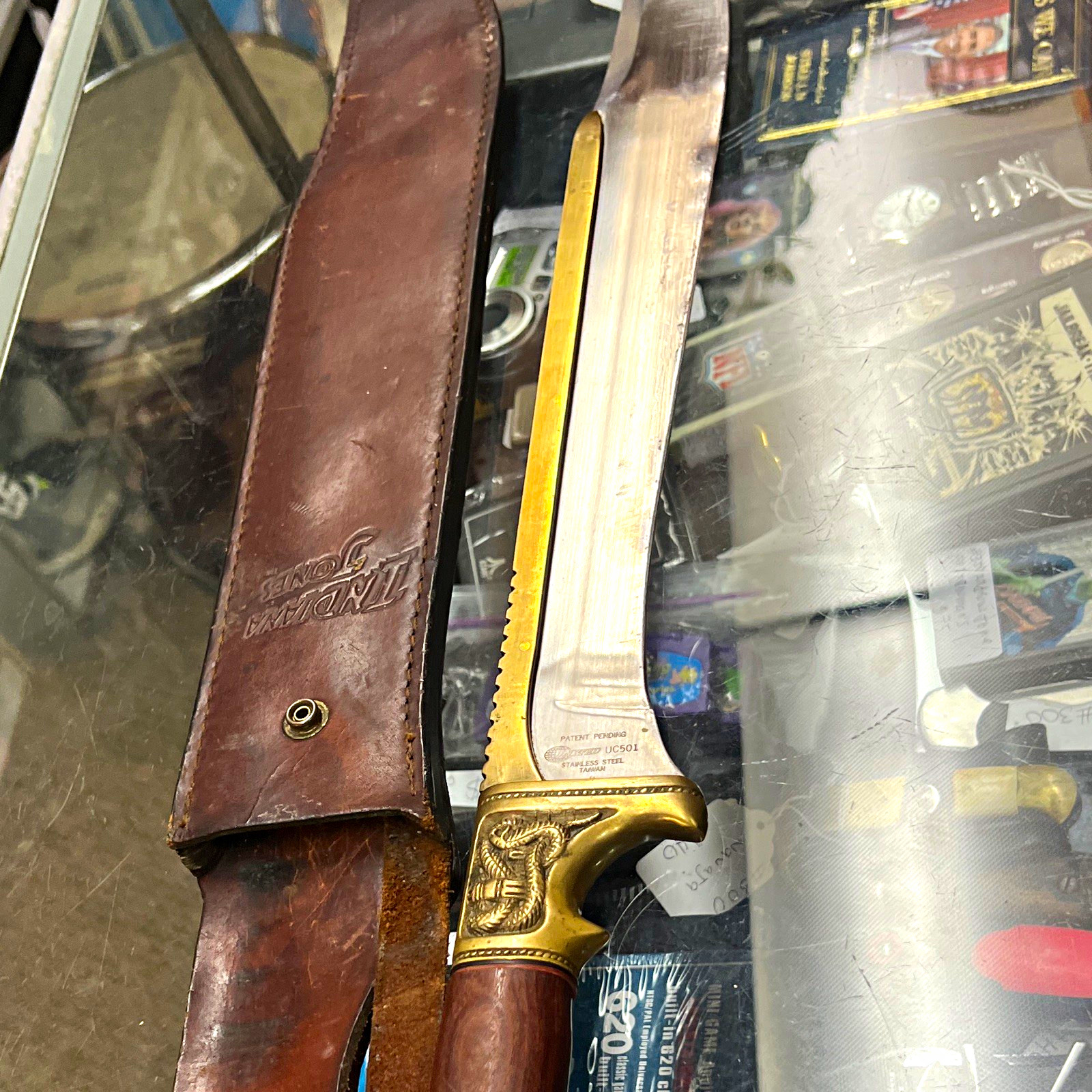United Cutlery Indiana Jones Repro Dagger, Stainless Blade, Wood Handle United Cutlery Indiana Jones Repro Dagger, Stainless Blade, Wood Handle