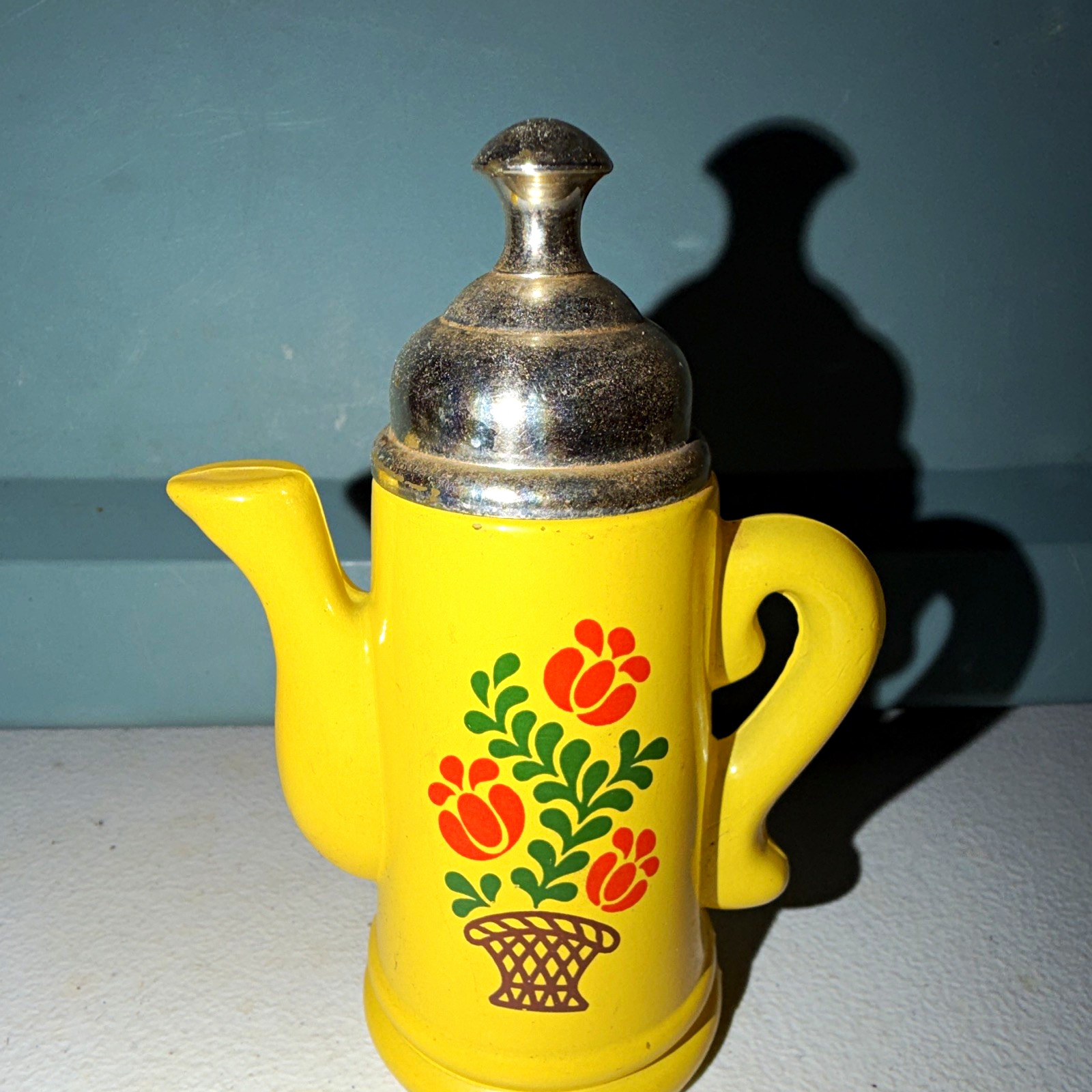 Avon Koffee Klatch Lilac Foaming Bath Oil 5 fl oz Yellow Teapot Bottle Vintage Avon Koffee Klatch Lilac Foaming Bath Oil 5 fl oz Yellow Teapot Bottle Vintage