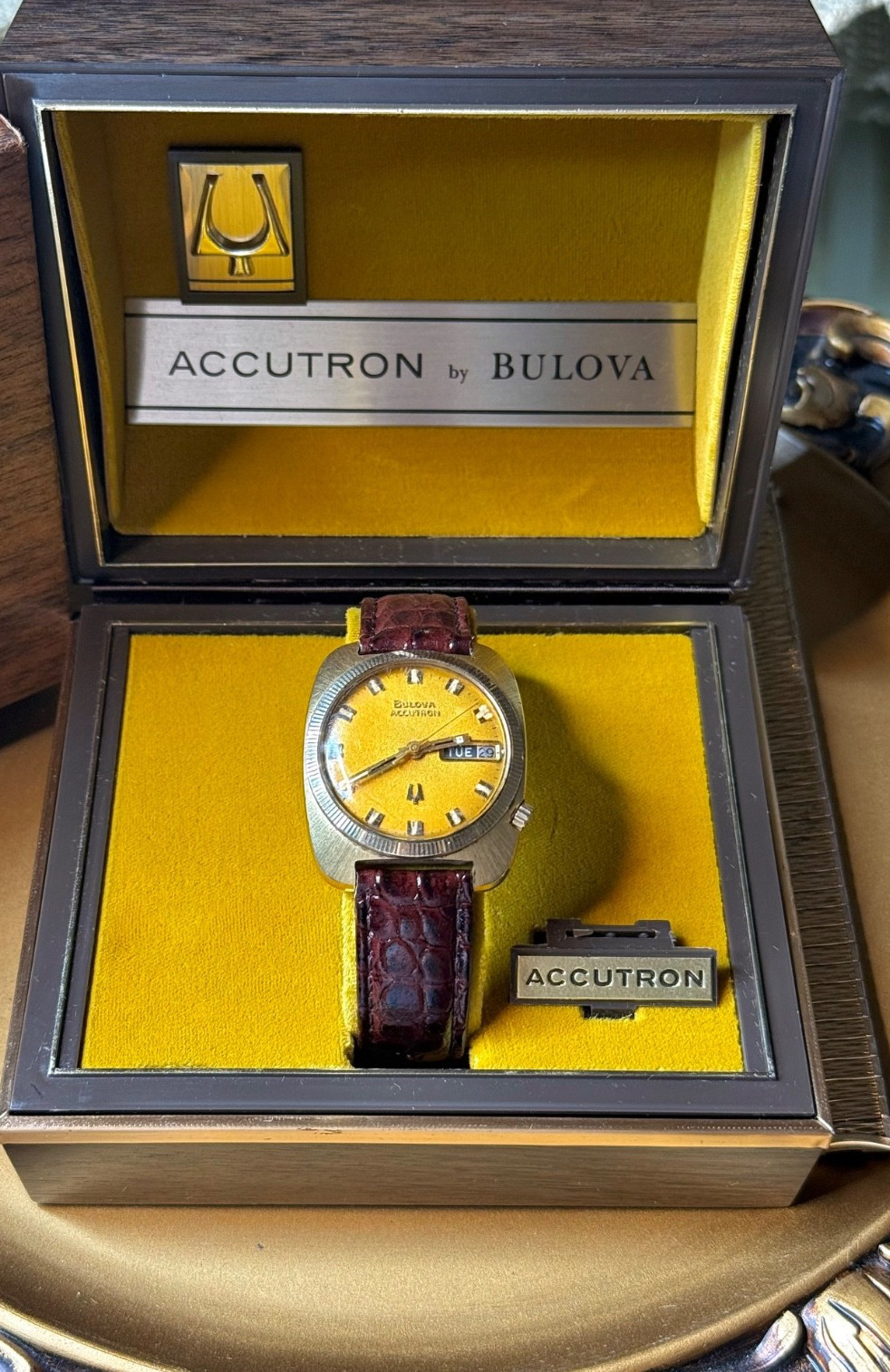 Vintage 1973 Bulova Accutron Day-Date Watch Full Set Box Papers Series 218 Vintage 1973 Bulova Accutron Day-Date Watch Full Set Box Papers Series 218