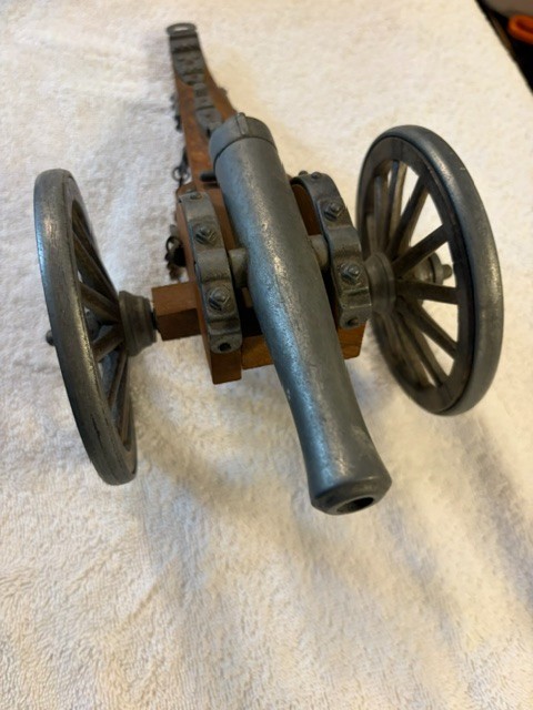 Handcrafted American Civil War Dahlgren Cannon, made in Spain, box and catalog