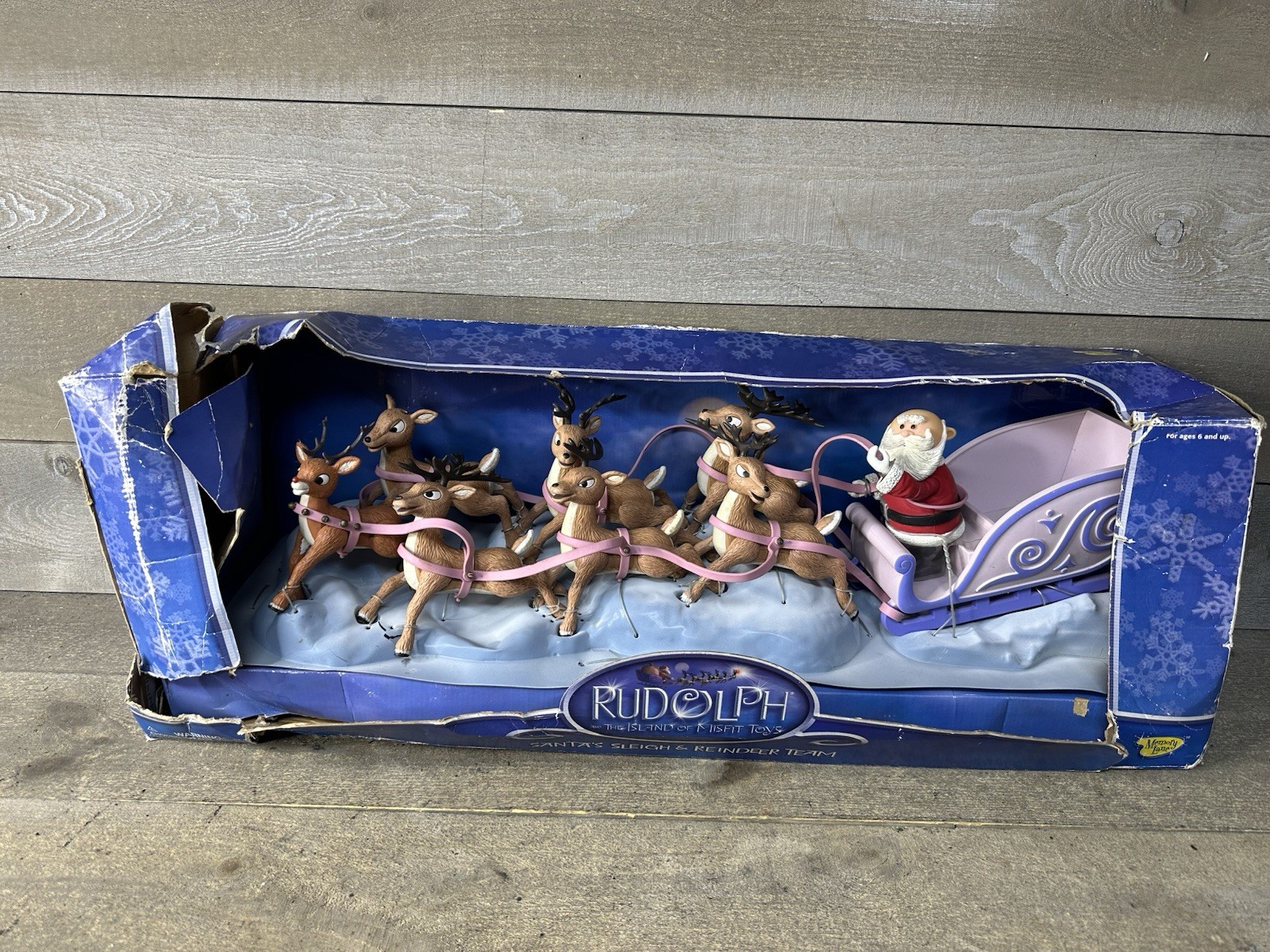 Vintage Memory Lane Rudolph Santa’s Sleigh & Reindeer Team Playset SEE DESCRIPTI Vintage Memory Lane Rudolph Santa’s Sleigh & Reindeer Team Playset SEE DESCRIPTI
