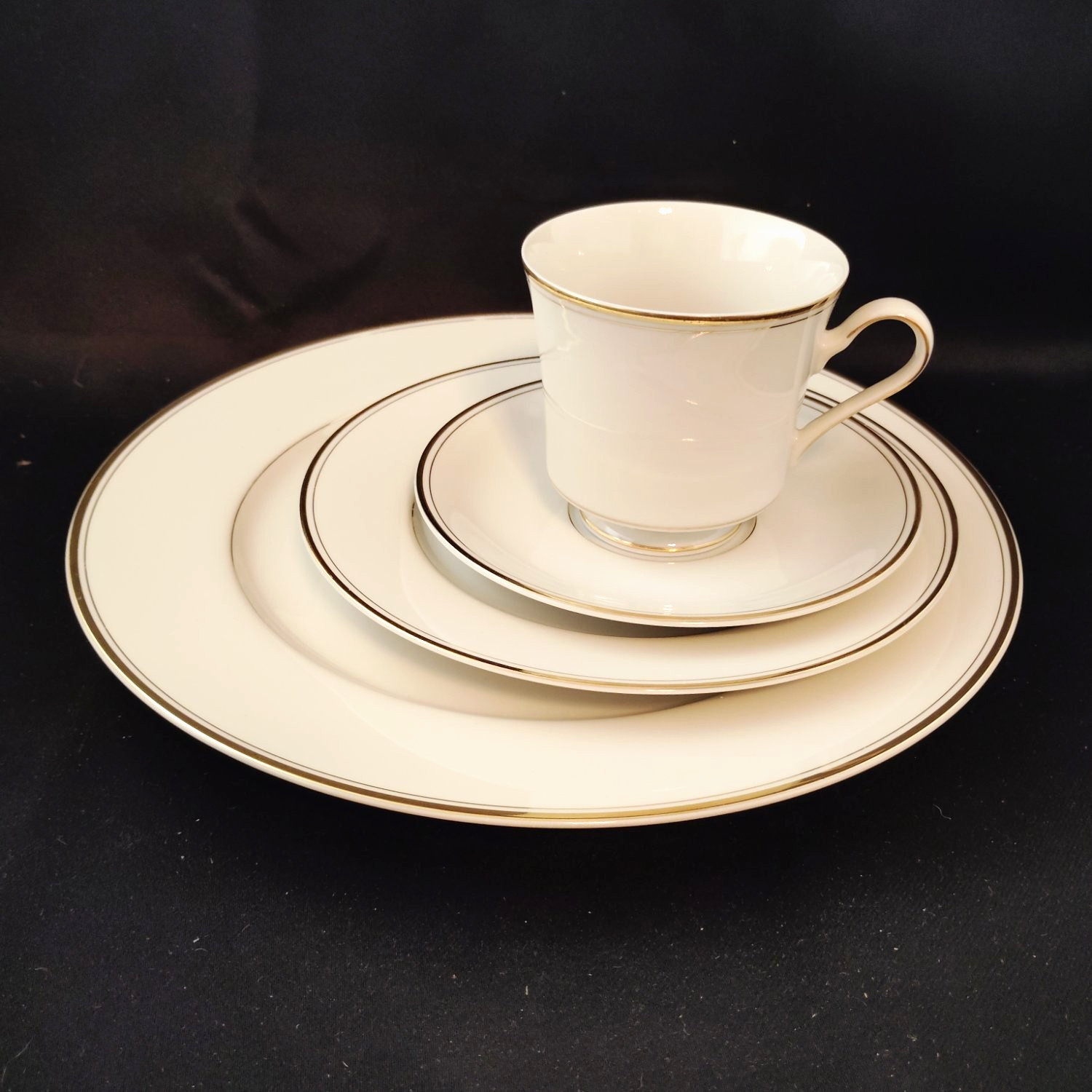 Mikasa Ivory China \ Mikasa Ivory China \