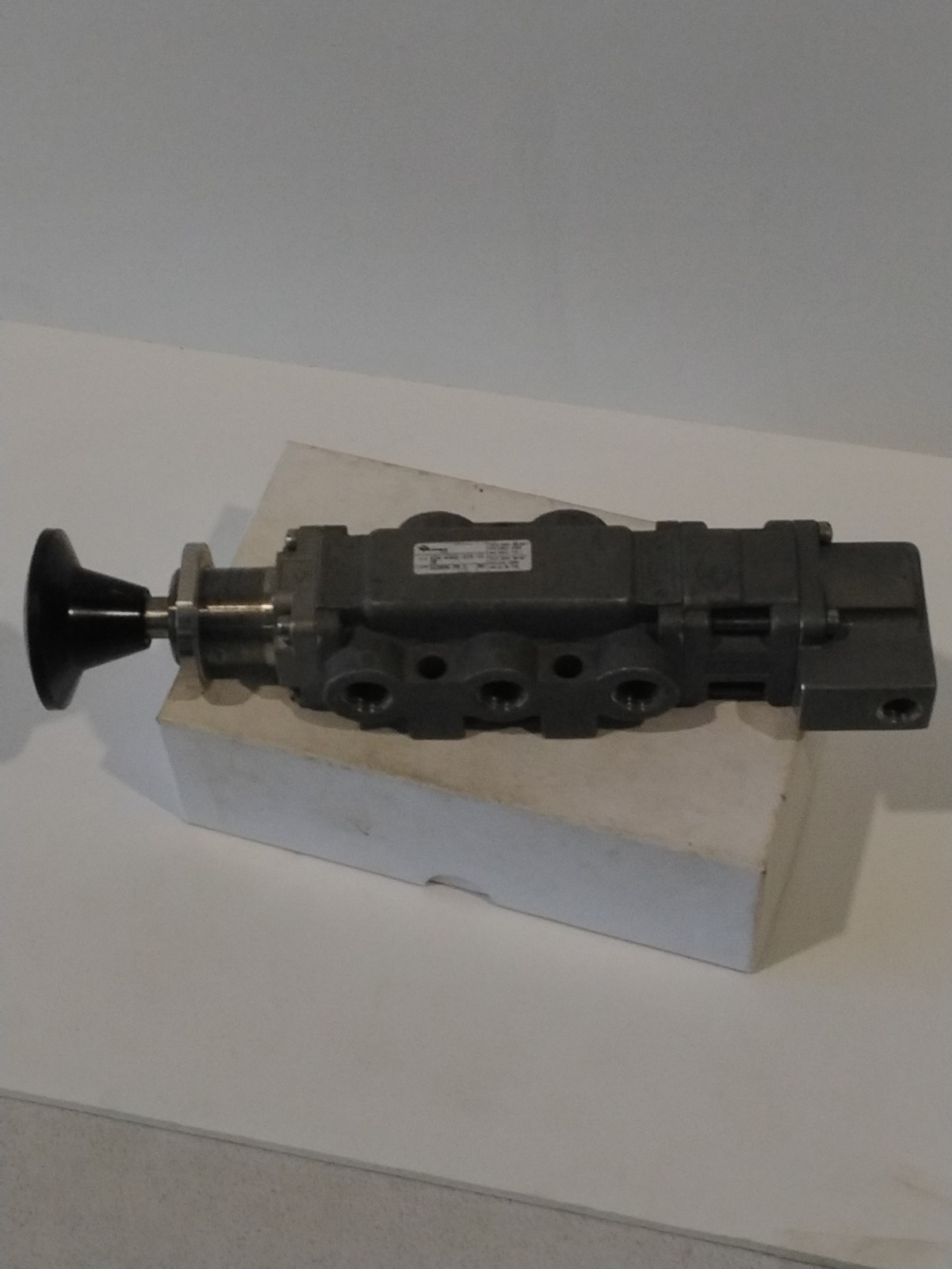 Versa Via-4302-316-150e 4-Way Valve New Old Stock 1 Qty Versa Via-4302-316-150e 4-Way Valve New Old Stock 1 Qty