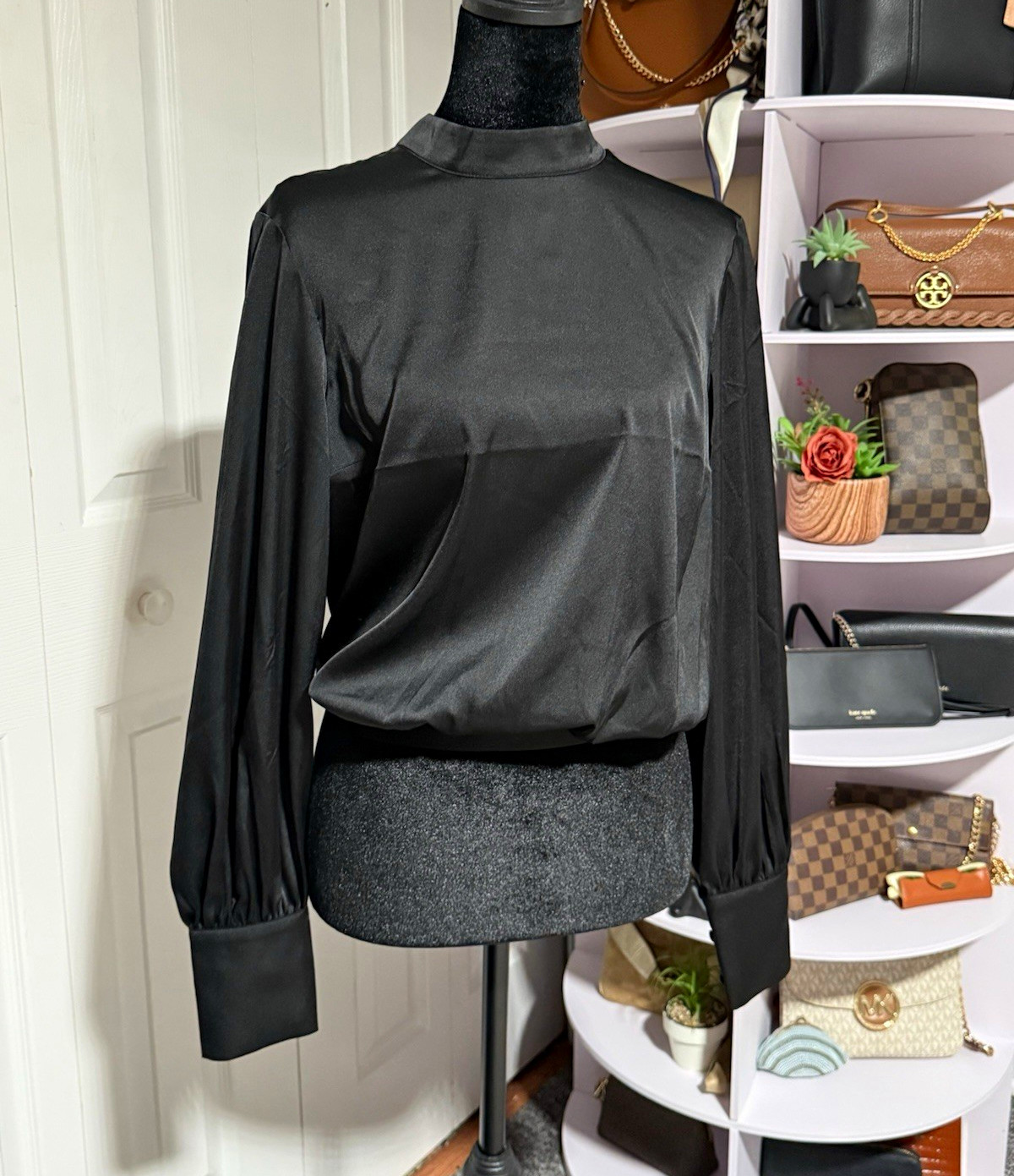 Express Women’s S Black Satin Mock Neck Balloon Sleeve Open Back Tie Bow Blouse Express Women’s S Black Satin Mock Neck Balloon Sleeve Open Back Tie Bow Blouse