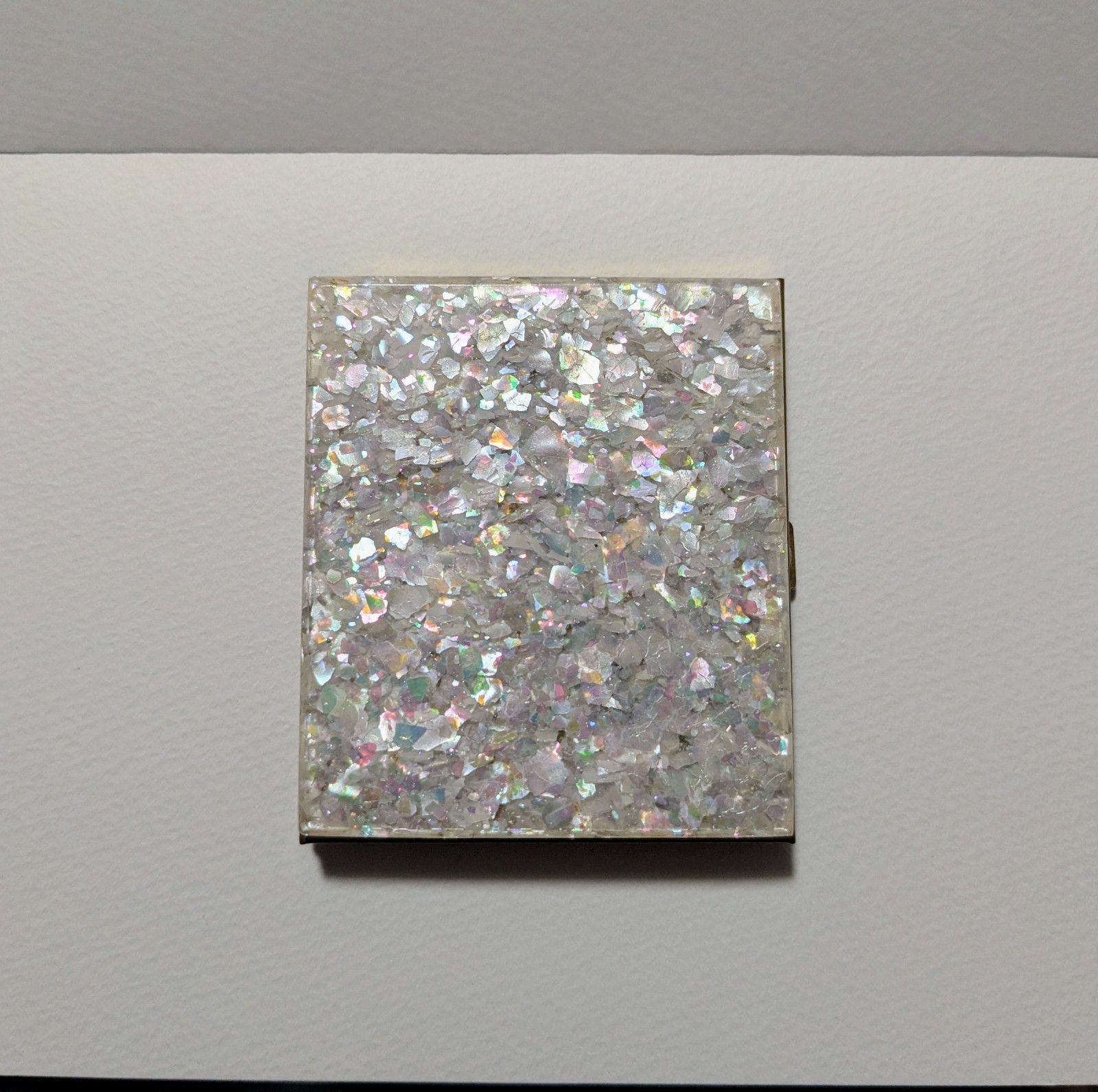 Vintage Lucite Pearl Confetti Powder / Mirror Compact Vintage Lucite Pearl Confetti Powder / Mirror Compact