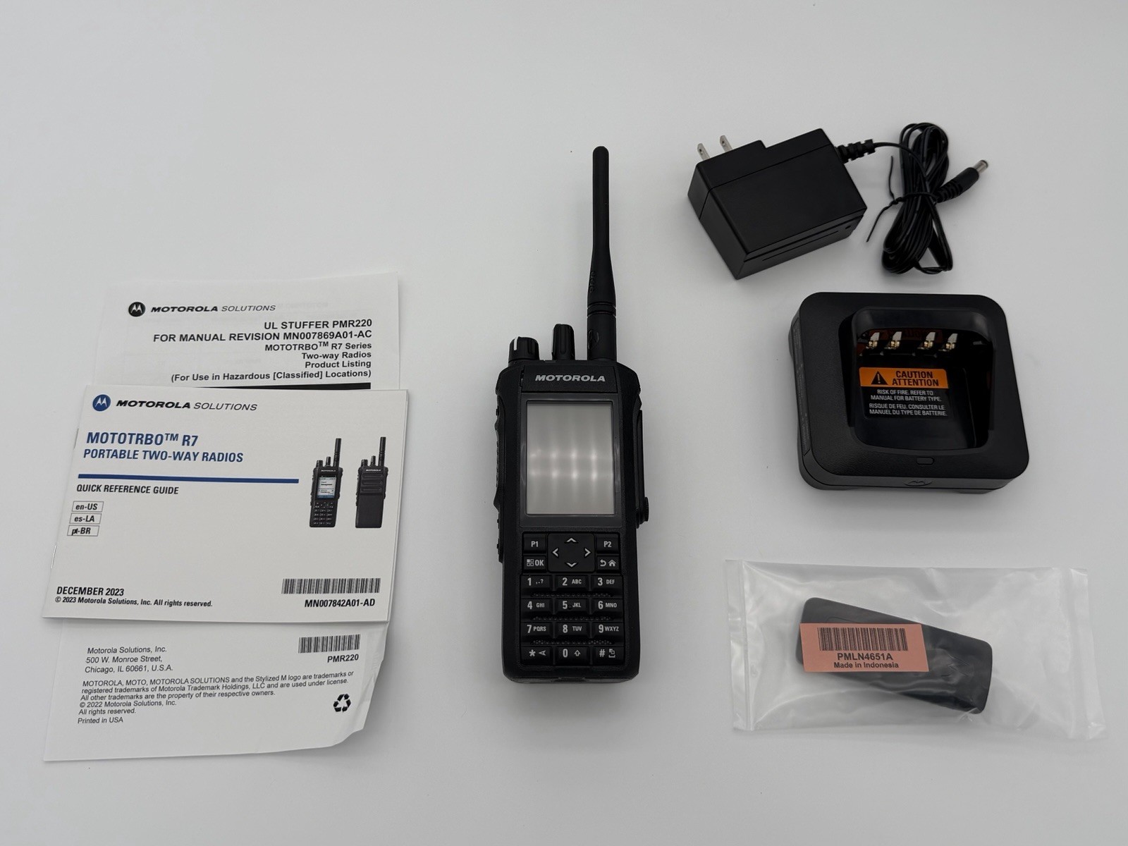 Motorola MOTOTRBO R7 FKP 800 / 900 MHz with Charger