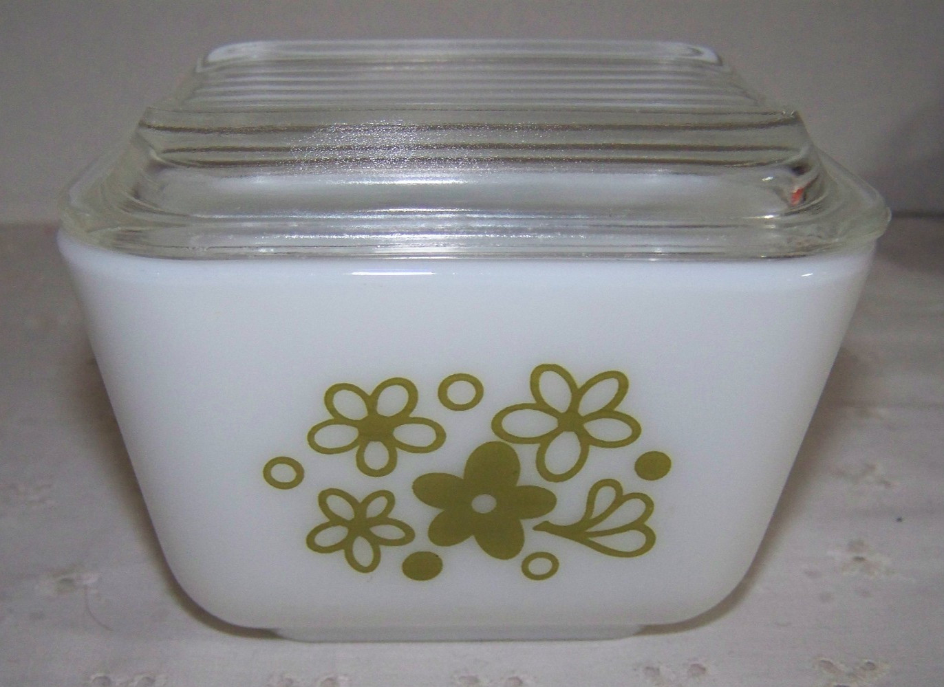 PYREX 501-B, 1 1/2 Cup Spring Blossom small Refriderator Dish w/ lid PYREX 501-B, 1 1/2 Cup Spring Blossom small Refriderator Dish w/ lid