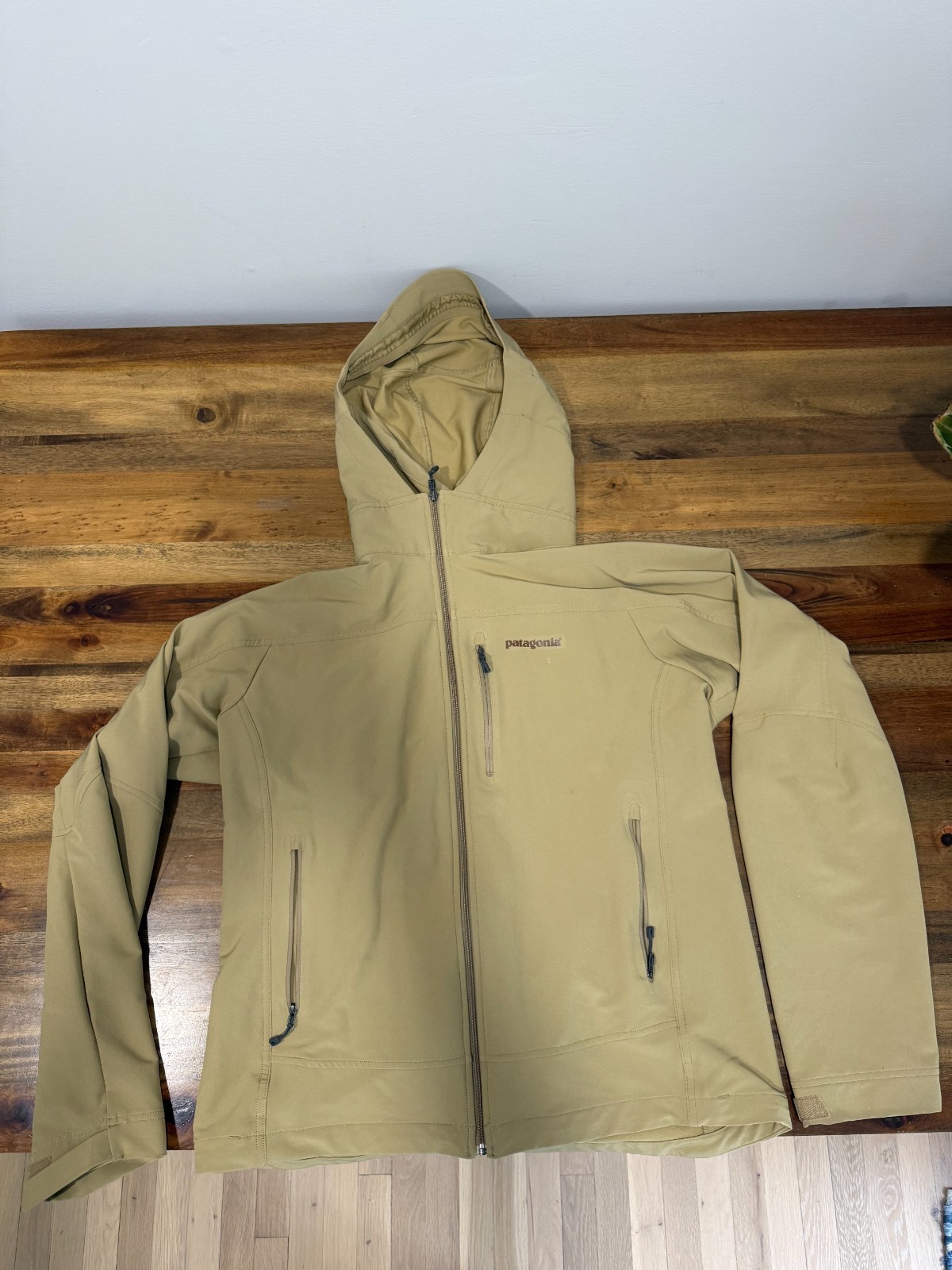Patagonia Guide Hoody Men’s Tan Soft Shell Hooded Jacket Full Zip Outdoor