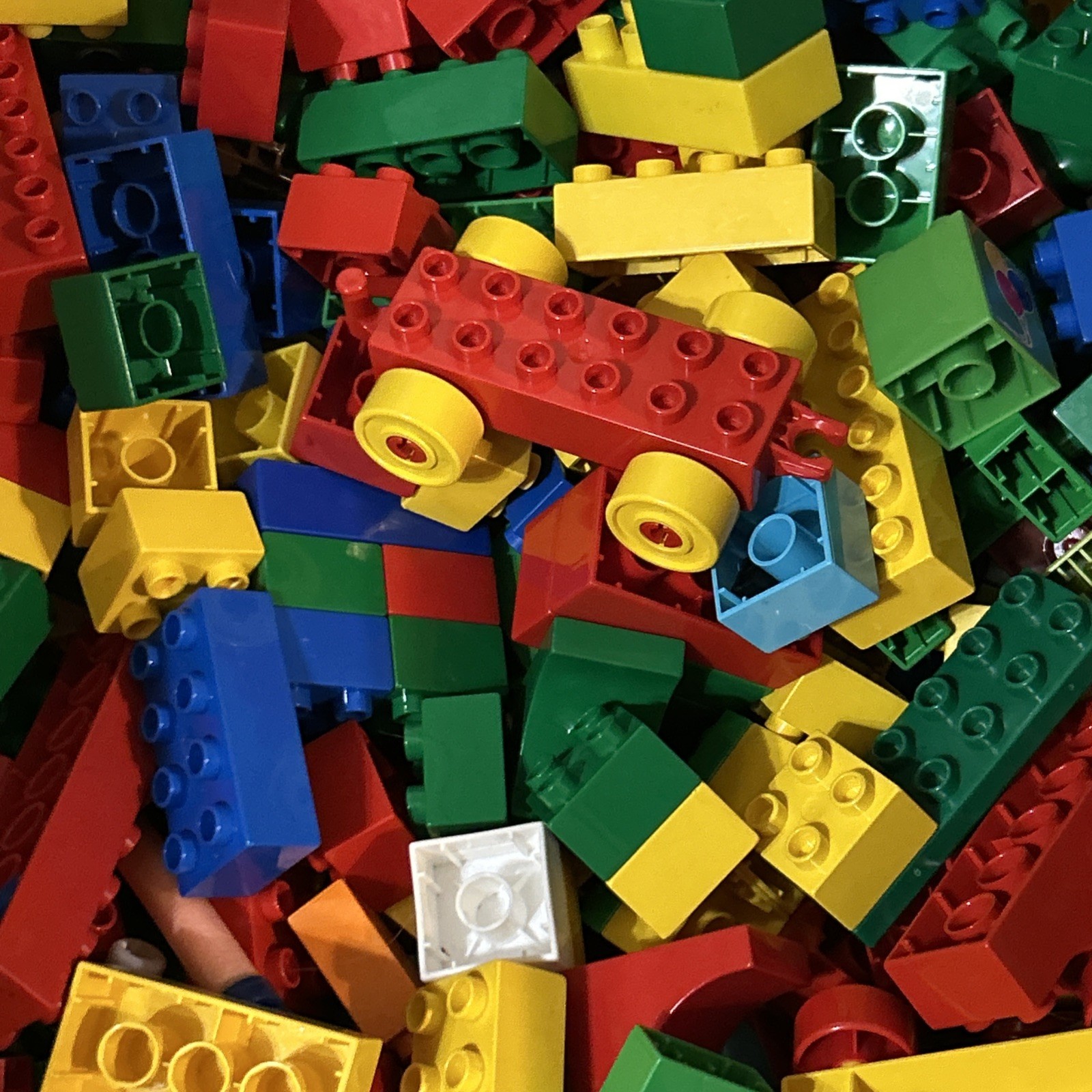 LEGO DUPLO LOT of 100 BASIC BRICK PIECES & 1 CAR - $29.49 -  