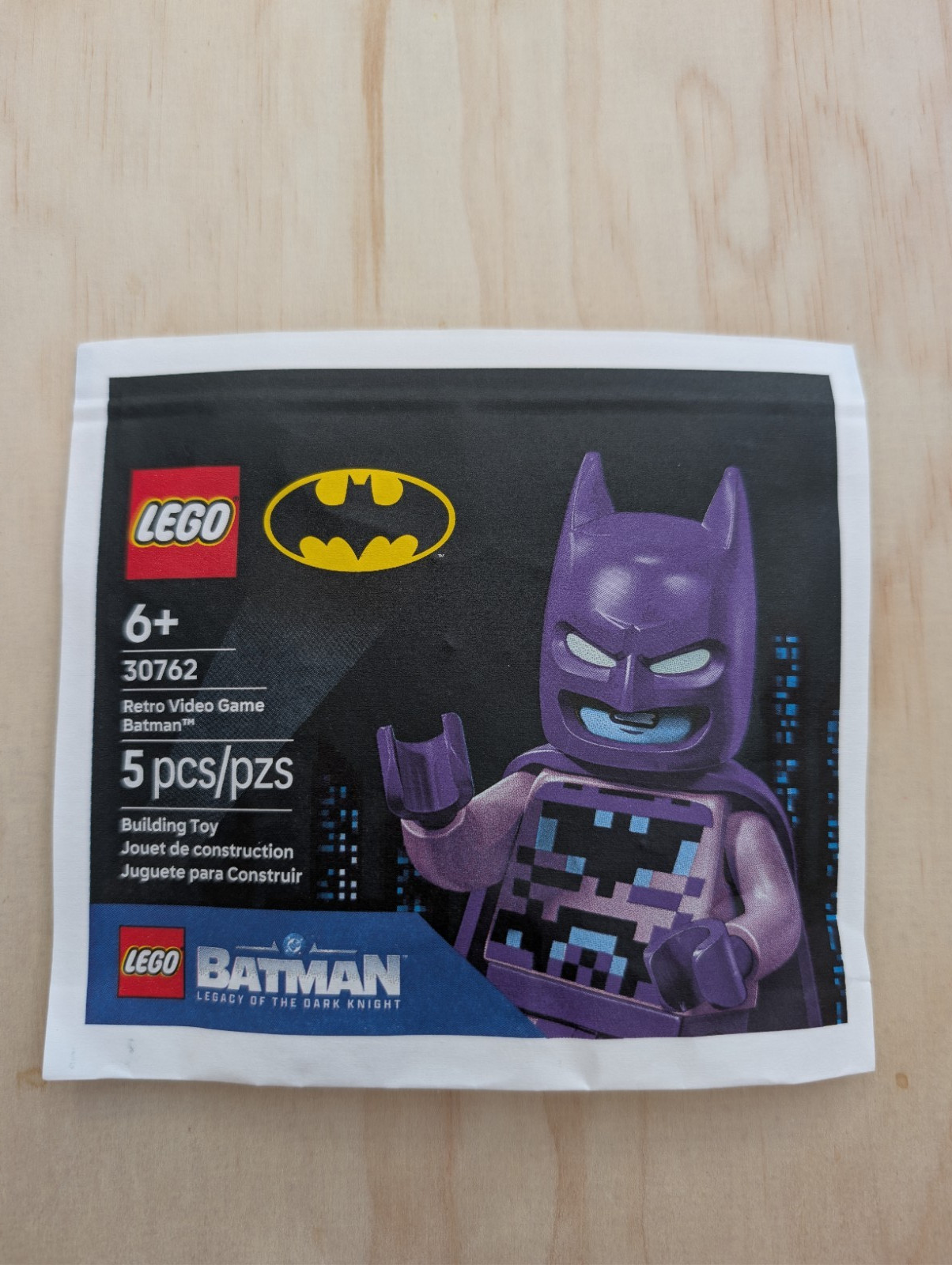 Retro Video Game Batman Lego Mini Figure (30762) Retro Video Game Batman Lego Mini Figure (30762)
