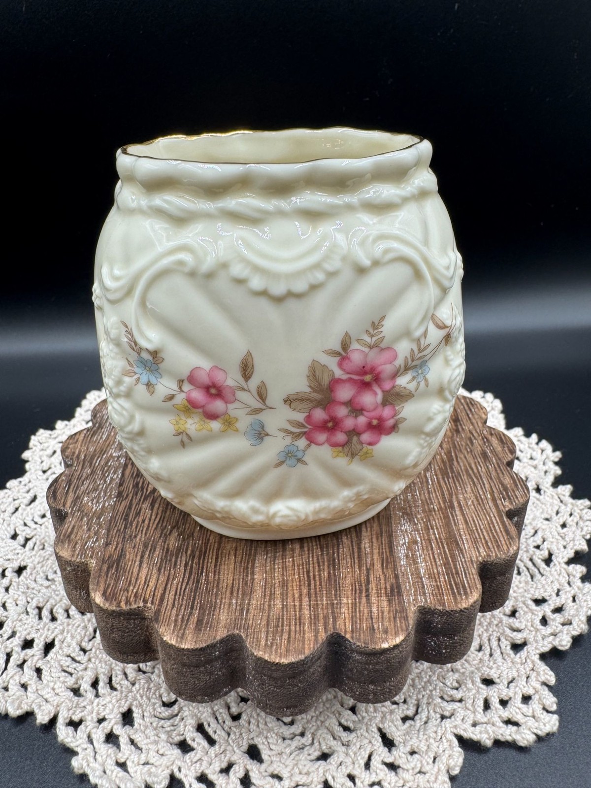 Vintage Royal Heritage Cameo Ribbon Sugar Bowl Floral Gold Trim Porcelain