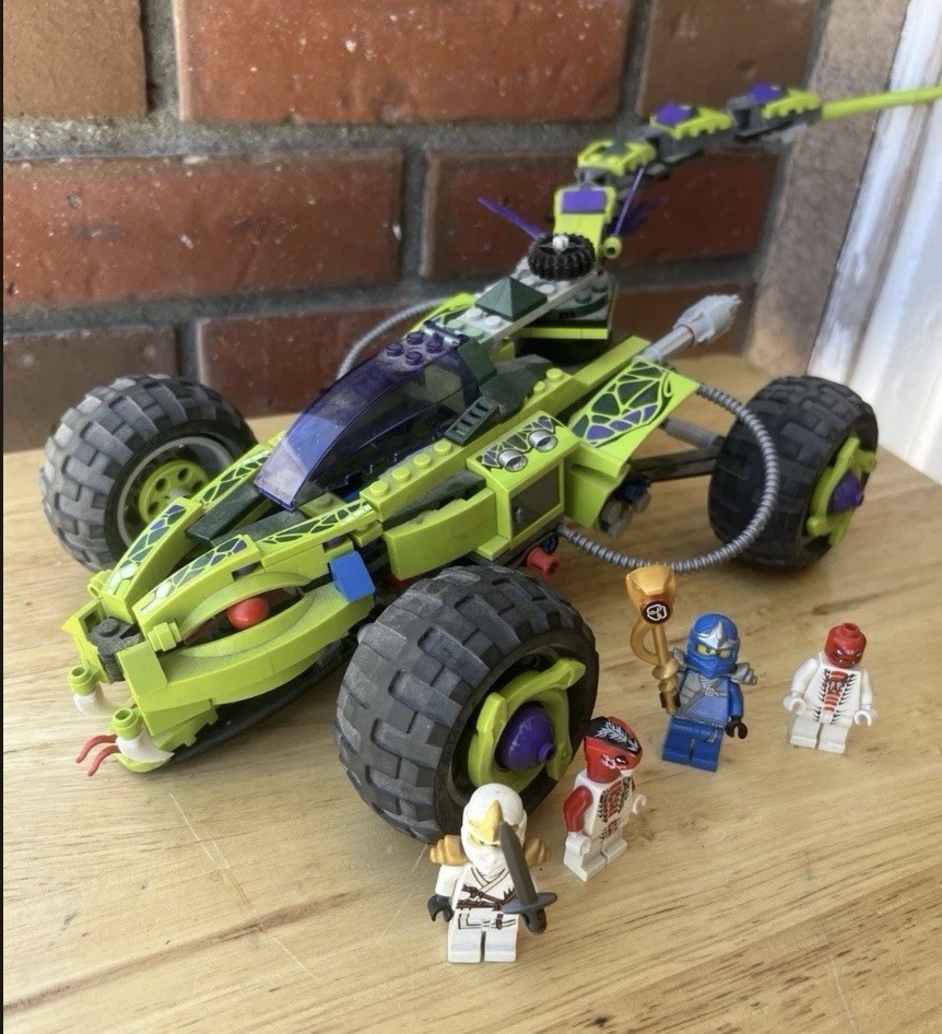 LEGO NINJAGO Fangpyre Truck Ambush 9445 90% Complete Set LEGO NINJAGO Fangpyre Truck Ambush 9445 90% Complete Set