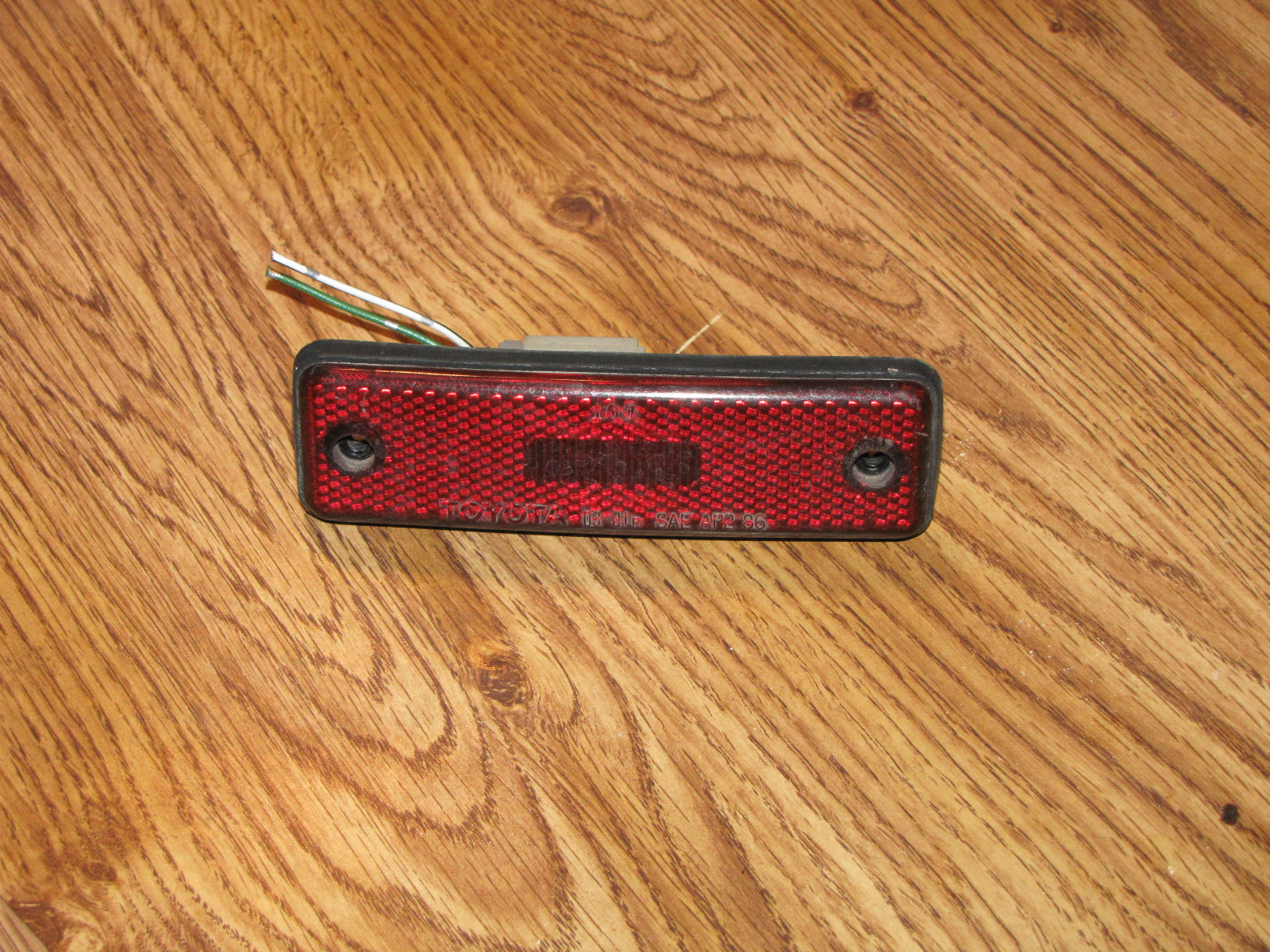 87-92 TOYOTA COROLLA CAMRY TERCEL REAR SIDE MARKER LIGHT RH OEM PASSENGER 87-92 TOYOTA COROLLA CAMRY TERCEL REAR SIDE MARKER LIGHT RH OEM PASSENGER
