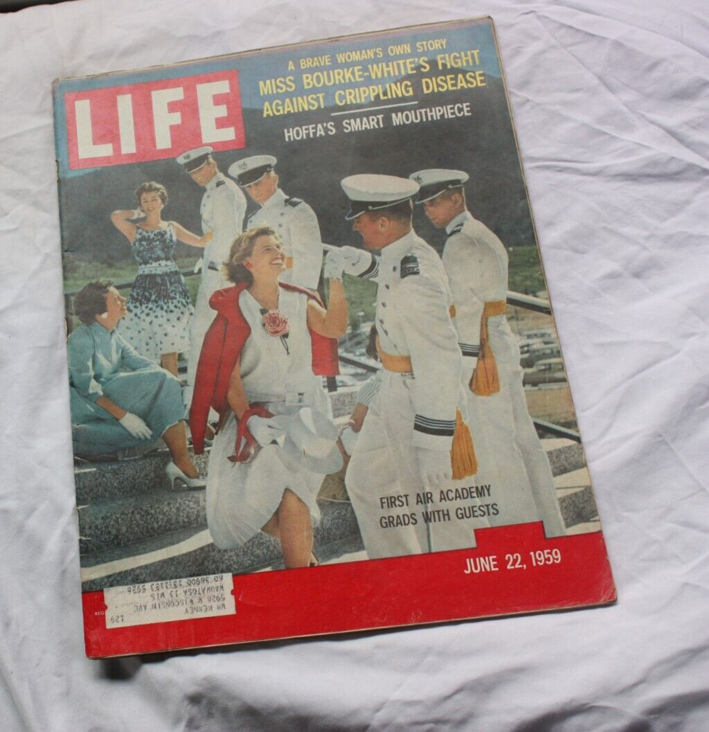 LIFE Magazine June 22,  1959  - First Air Academy Grads with Guests