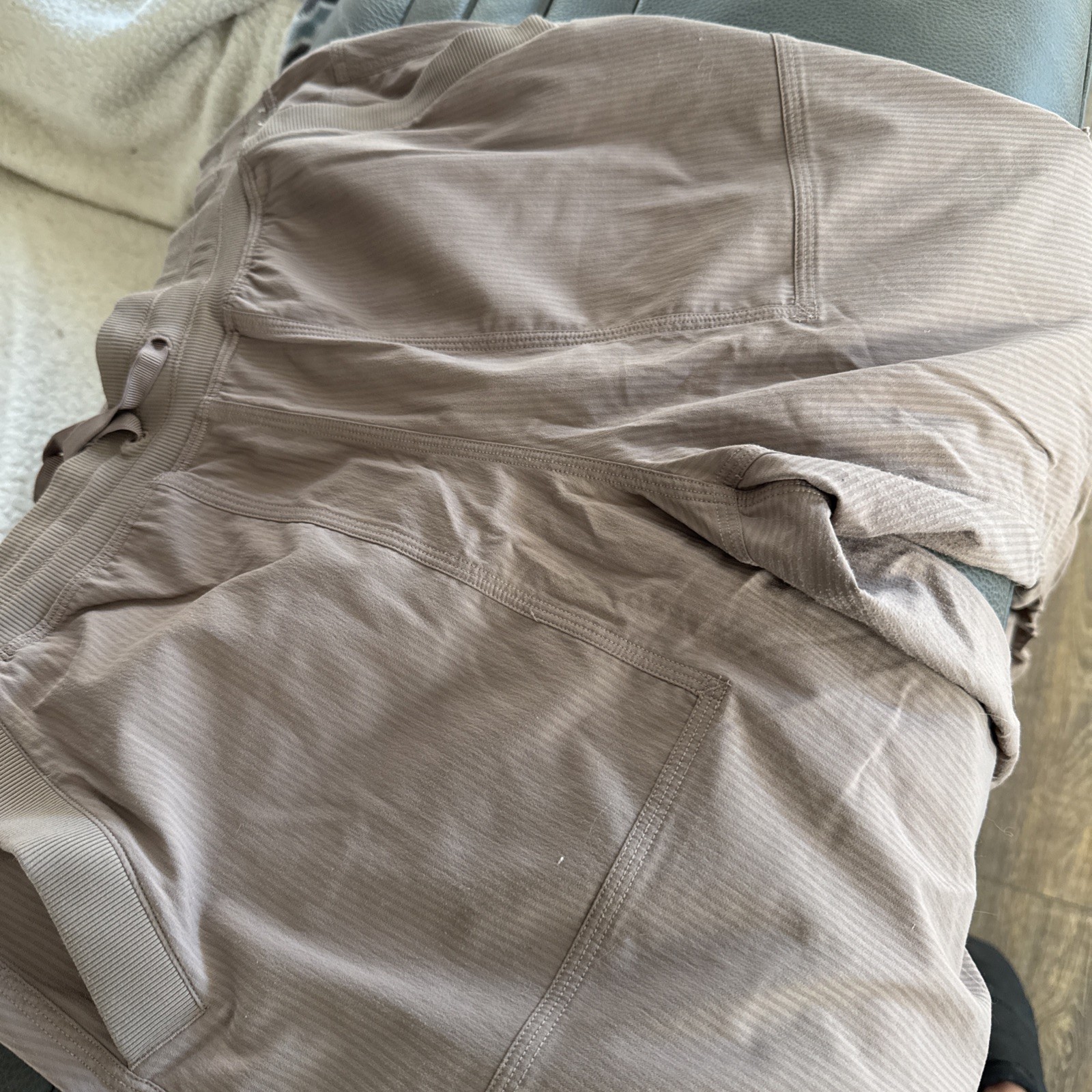 Lululemon Women’s dance, studio, relaxed, fit, MR Cargo Pants taupe Size S Lululemon Women’s dance, studio, relaxed, fit, MR Cargo Pants taupe Size S