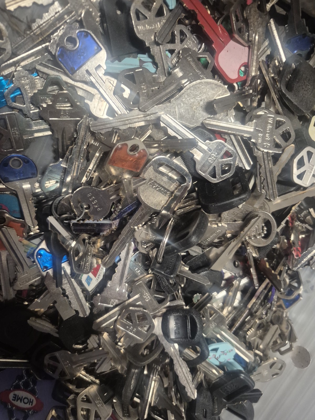 Lot of Misc Cut Keys 2 LBs HOUSE, AUTO, PADLOCK, CABINET, ETC Lot of Misc Cut Keys 2 LBs HOUSE, AUTO, PADLOCK, CABINET, ETC