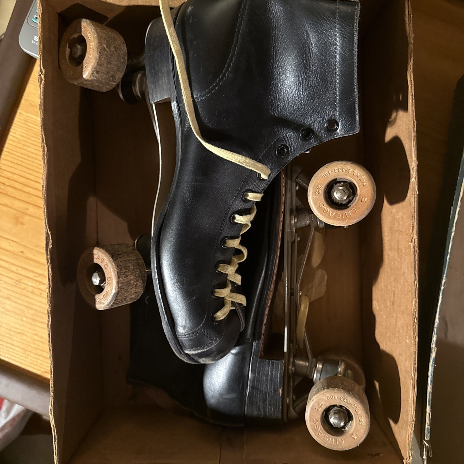 Vintage Chicago Roller Skates Size 7 or 8 1/2 Wheels  w/ incredible box