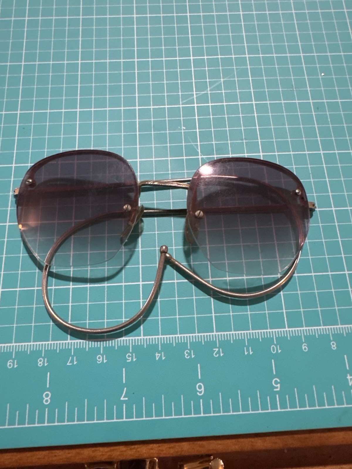 Antique Japanese Export Rimless Cable Temple Engraved Eyeglasses C.1910-1920 Antique Japanese Export Rimless Cable Temple Engraved Eyeglasses C.1910-1920
