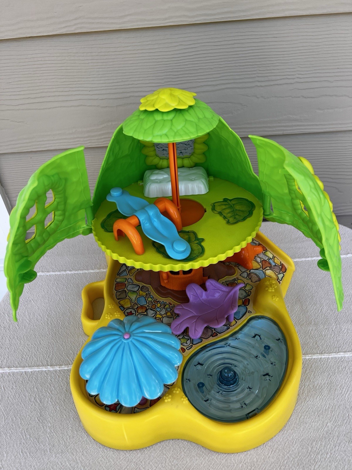 Vintage 1985 Hasbro Glo Land Glow Friends Tree Playset Rare GLOWS Tested 🌟🌟 Vintage 1985 Hasbro Glo Land Glow Friends Tree Playset Rare GLOWS Tested 🌟🌟