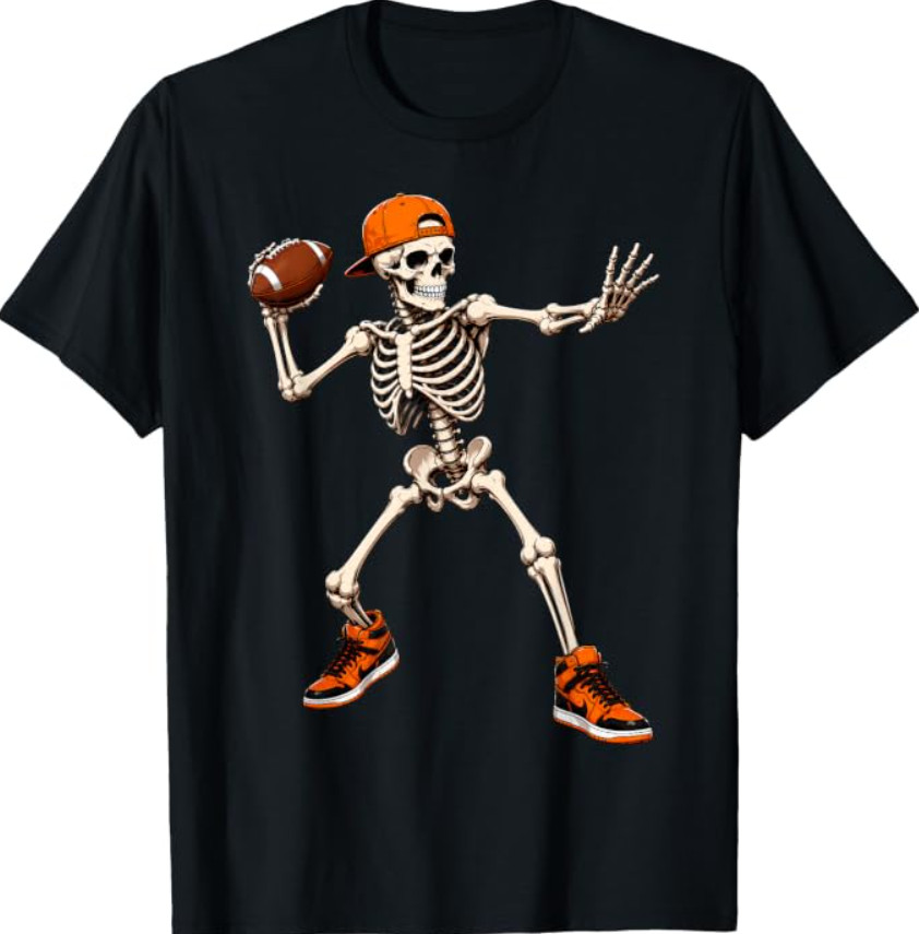 Funny Skeleton Playing Football Halloween T-Shirt Funny Skeleton Playing Football Halloween T-Shirt