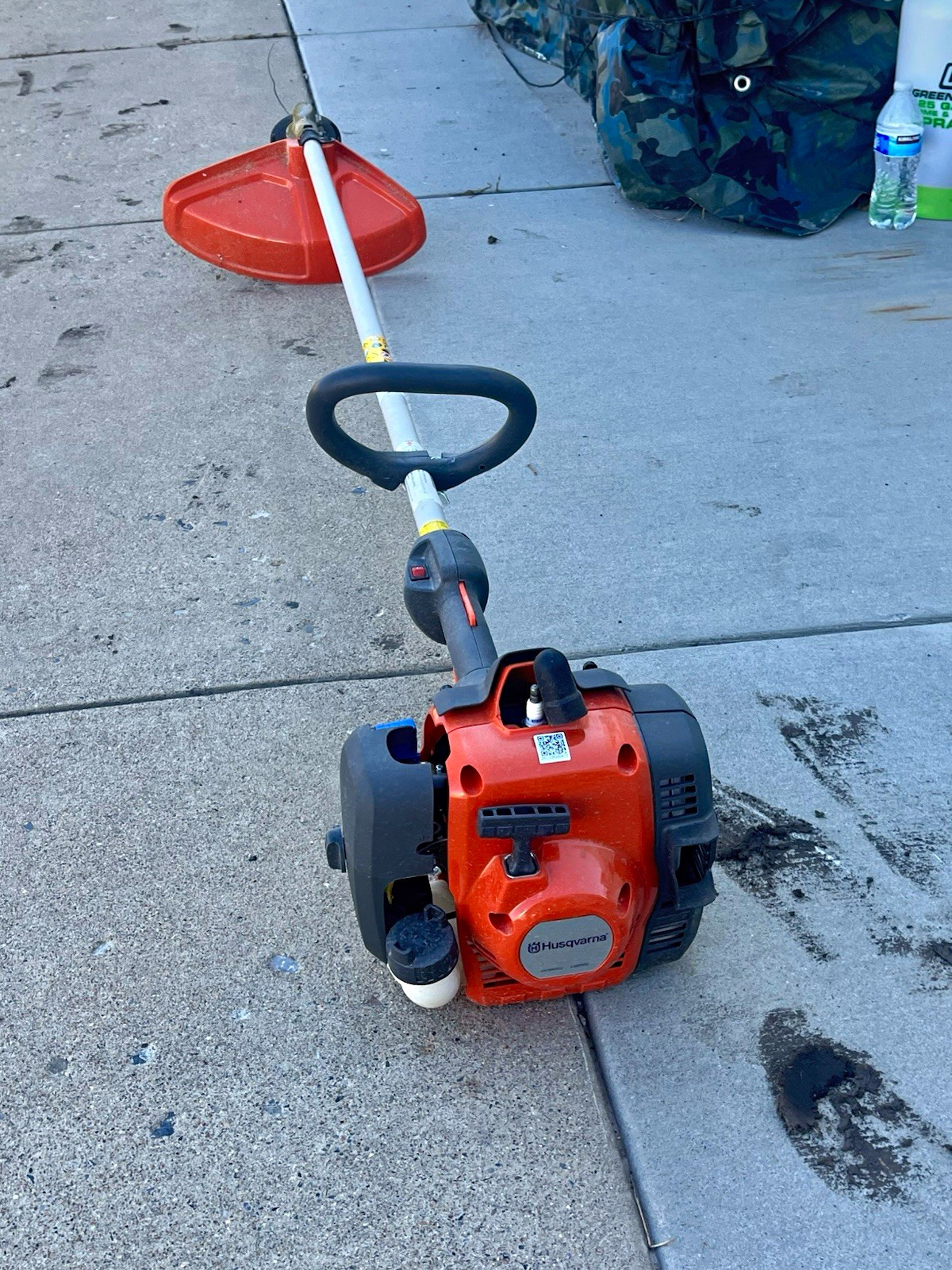 Husqvarna 122L Gasoline 2-Stroke String Trimmer Straight Shaft used once