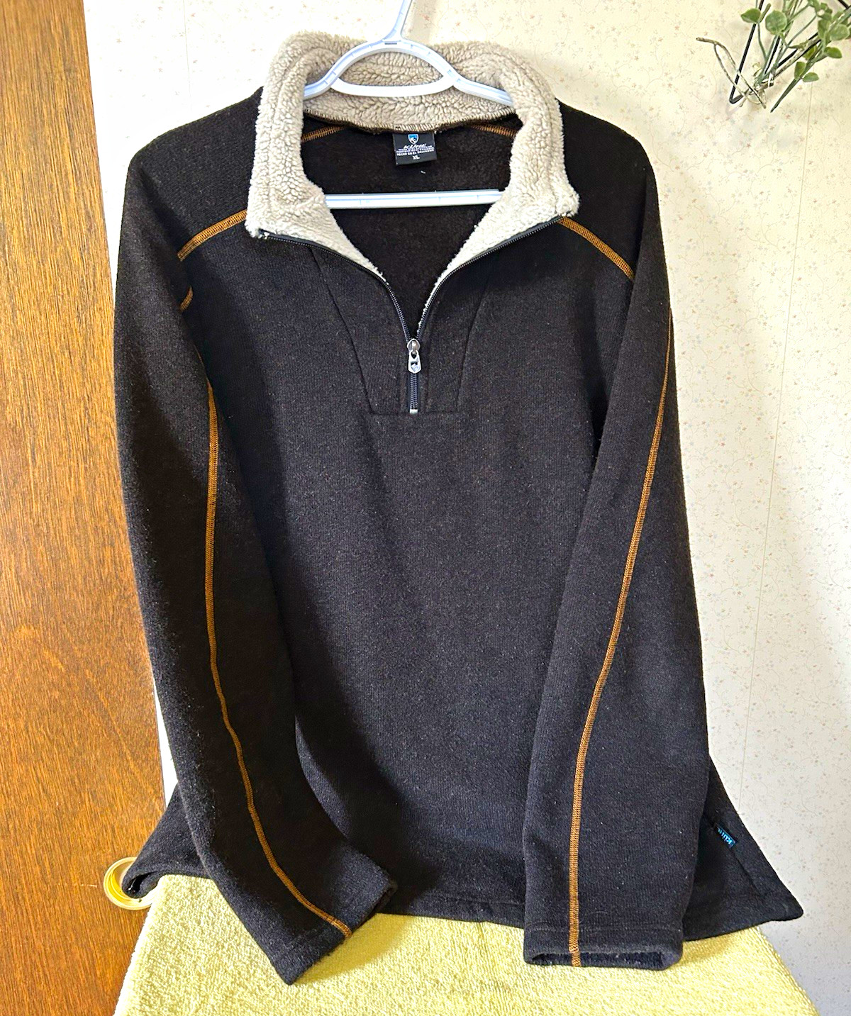 KUHL Men’s XL Regular Dark Brown 1/4 Zip Mock Neck Long Sleeve Logo Sweatshirt