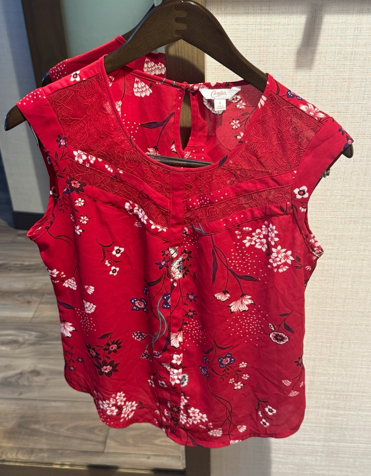 Madewell Women\'s Red Floral Round Neck Sleeveless Button Woven Blouse S Madewell Women\'s Red Floral Round Neck Sleeveless Button Woven Blouse S