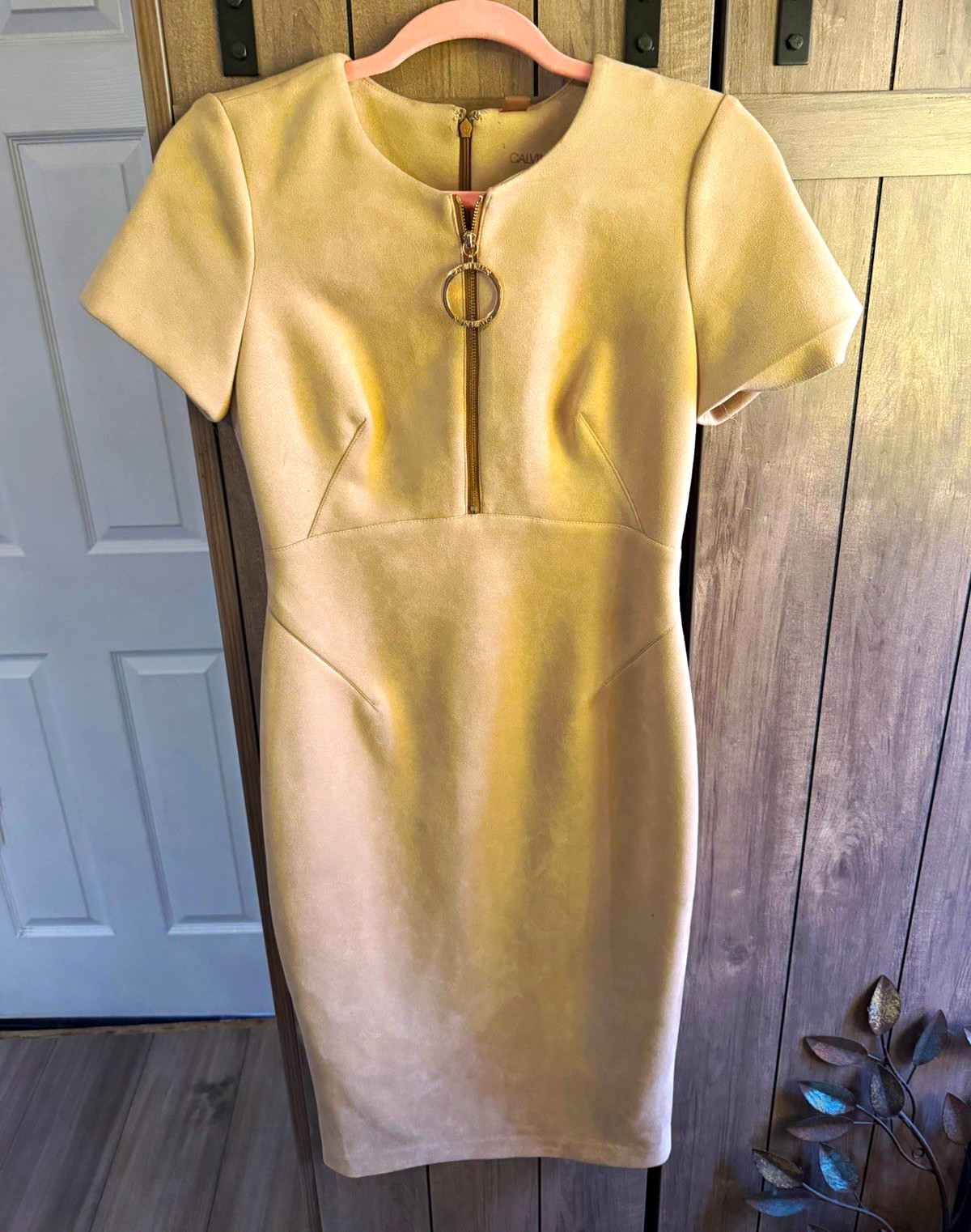 Calvin Klein Beige Solid Sheath Dress Round Neck Zip Front Ring Pull, Sz 4 Calvin Klein Beige Solid Sheath Dress Round Neck Zip Front Ring Pull, Sz 4
