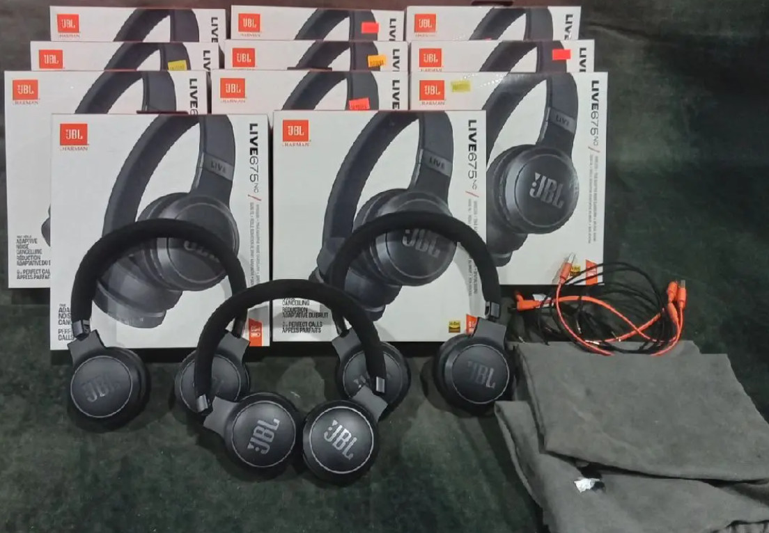 JBL Live 675NC Wireless On-Ear Noise Cancelling Headphones Black JBL Live 675NC Wireless On-Ear Noise Cancelling Headphones Black